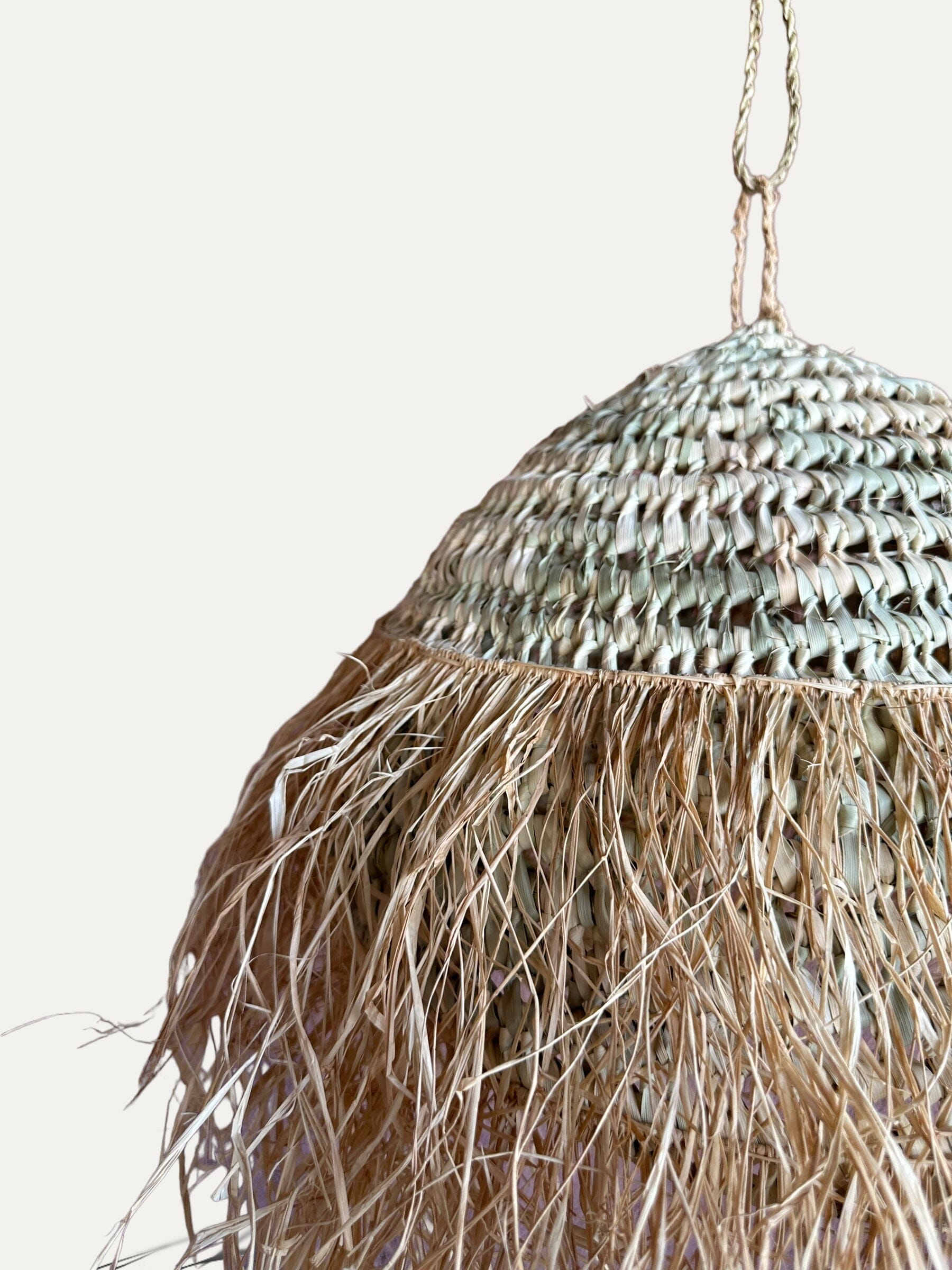 Suspension en feuille de palmier et raphia - Salama Cokoha