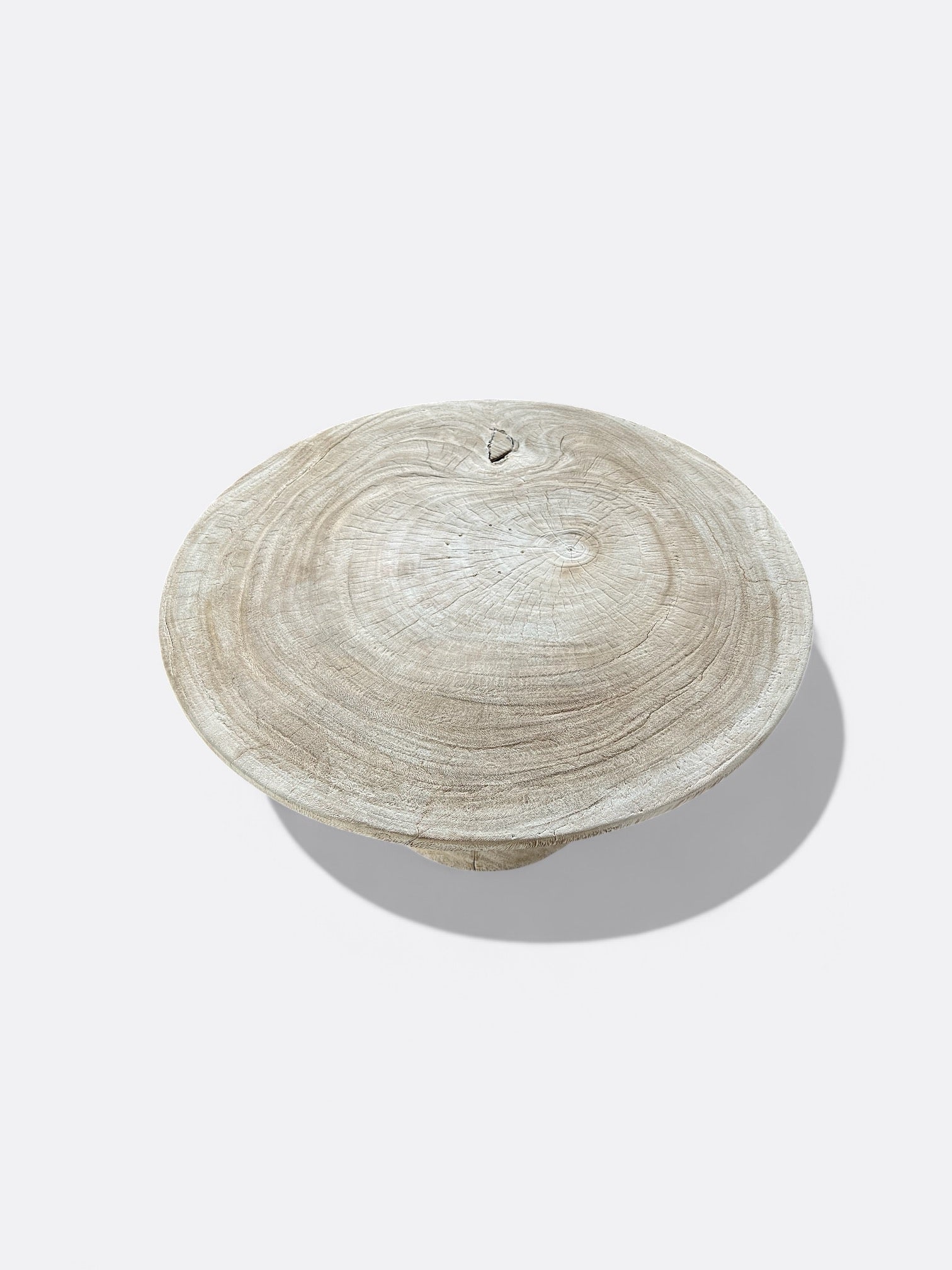 Table basse Kiranai en bois de Suar - vue de côté