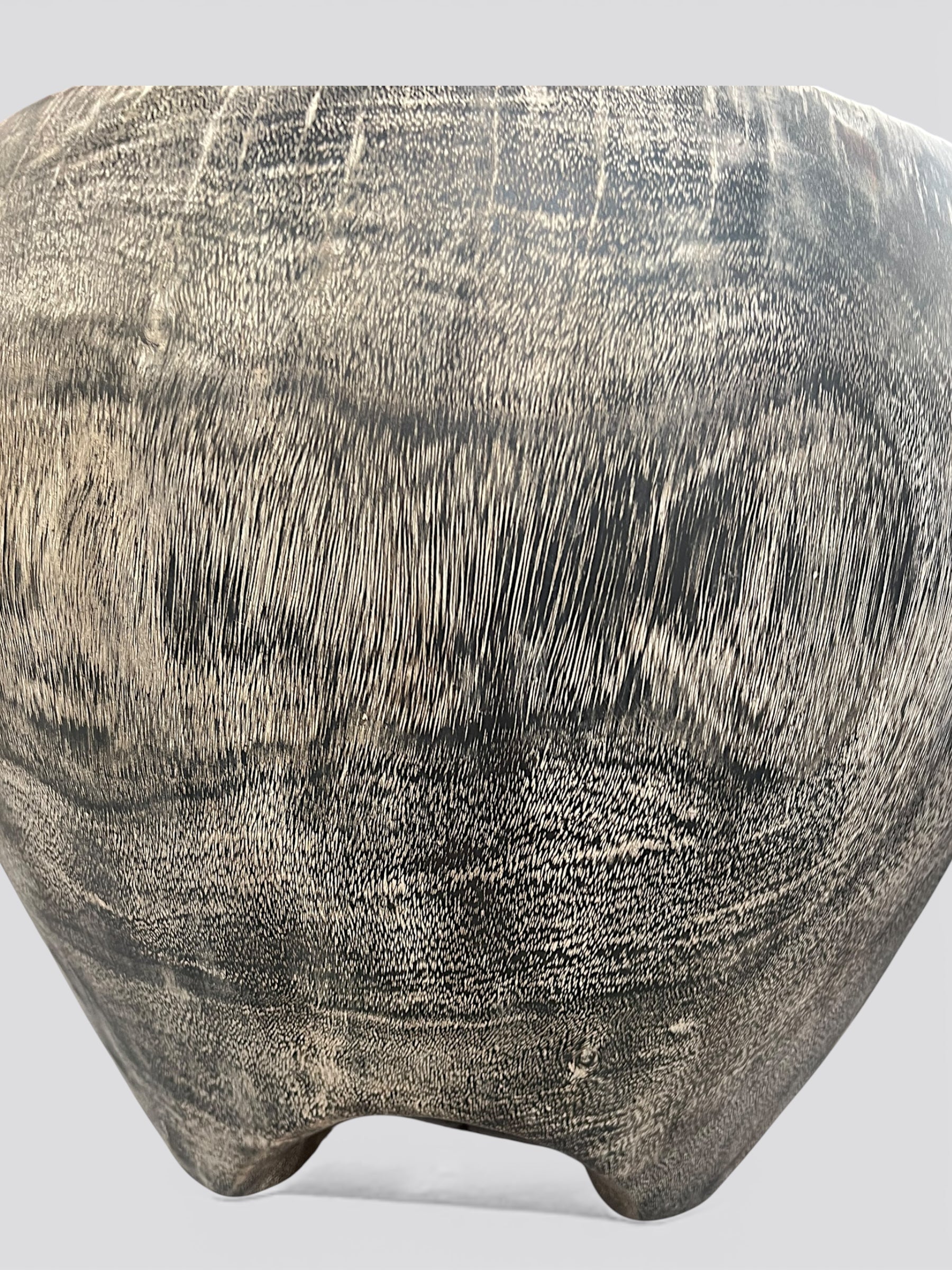Tabouret Lauria en bois de manguier - gros plan sur la texture