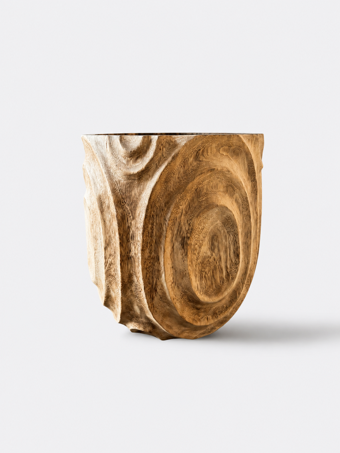 Pot sculptural Atho finition beige en manguier, vue d'ensemble