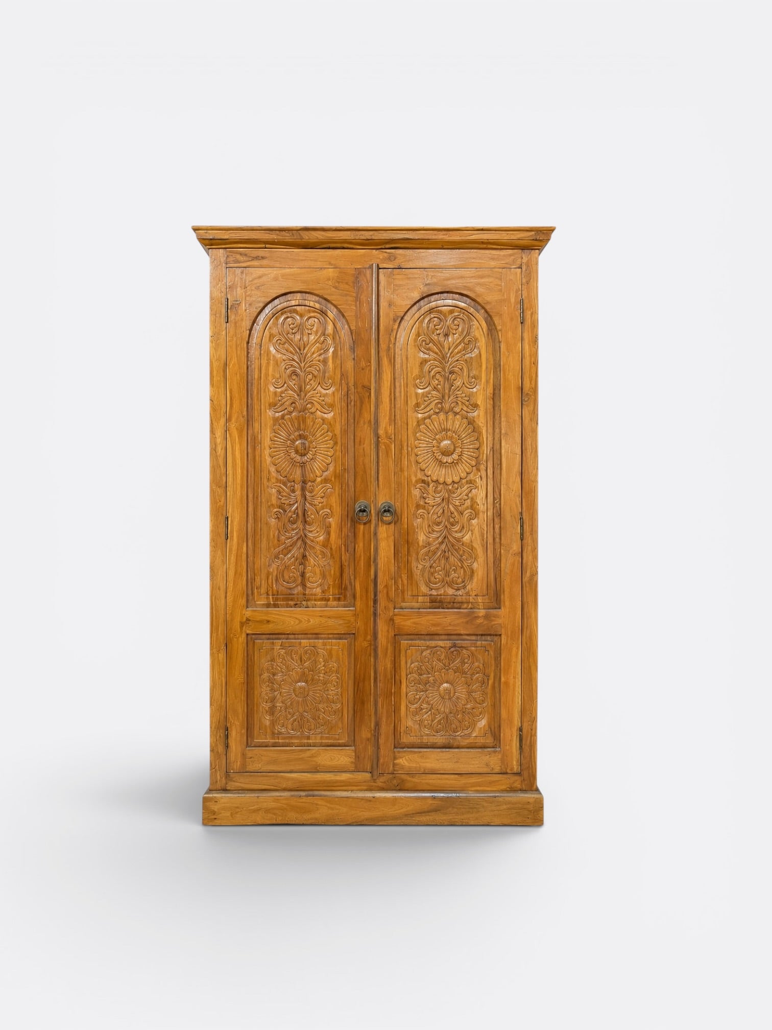 Armoire artisanale en teck sculpté – Milora