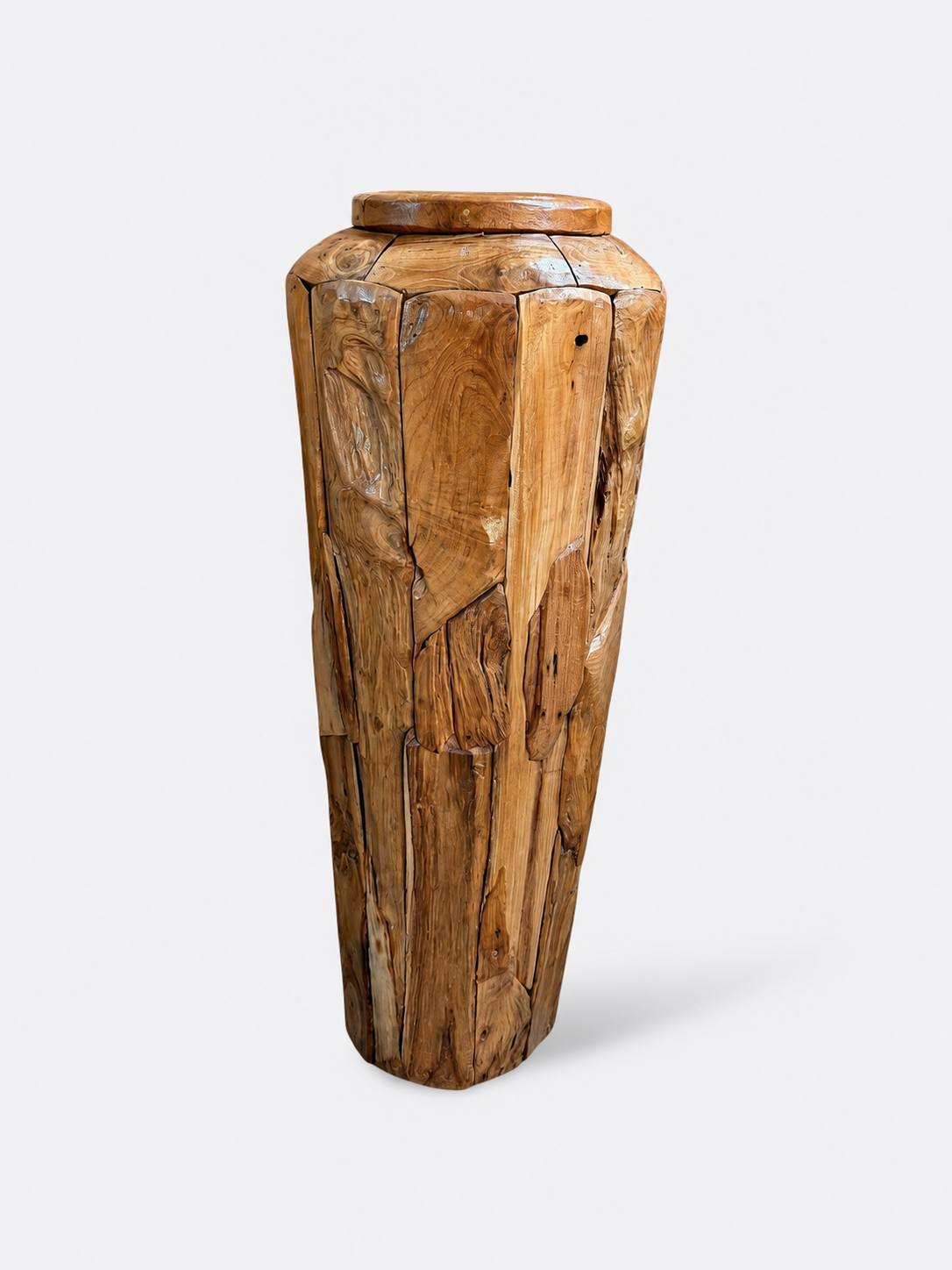 Pot sculptural Palas en teck massif, vue d'ensemble