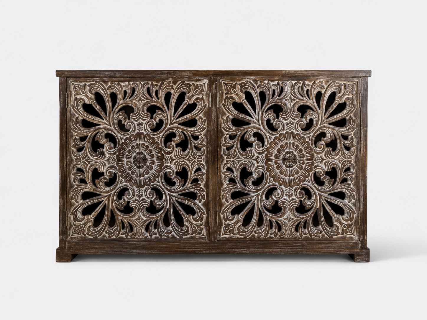 Buffet artisanal en teck sculpté – Maera