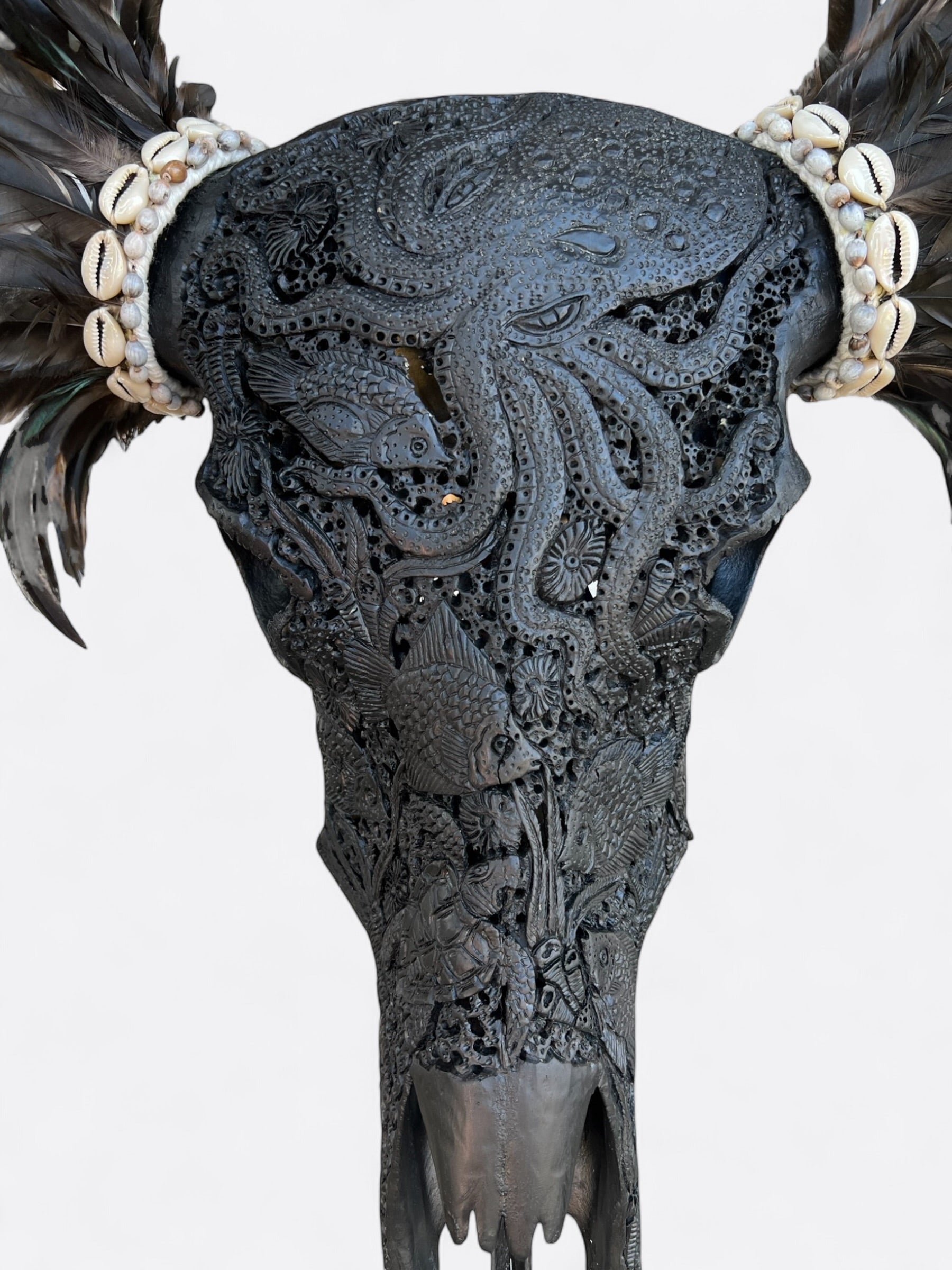 crane de buffle noir avec gravure de poulpe artisanat balinais