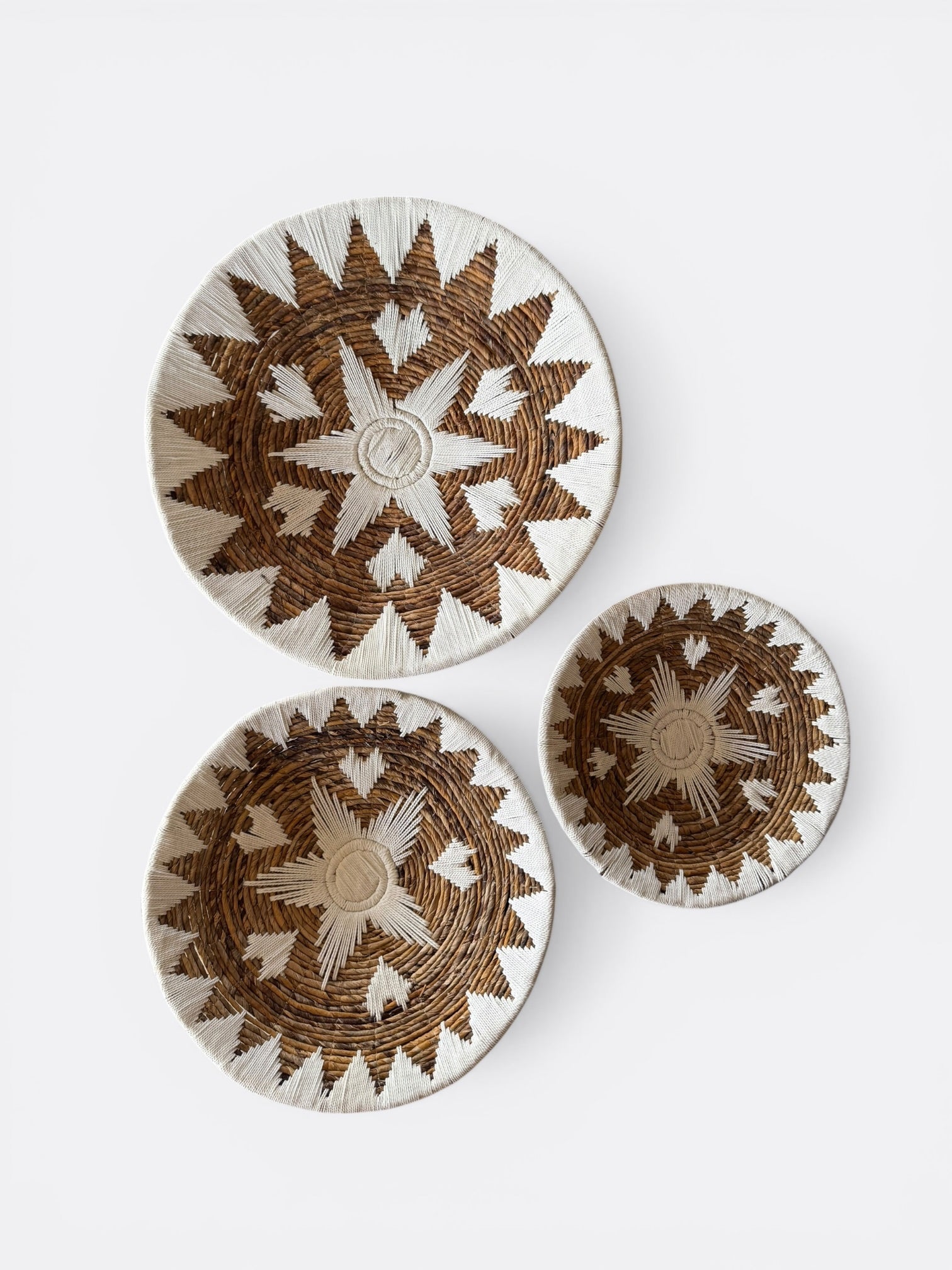 Set de 3 assiettes murales en bananier et macramé