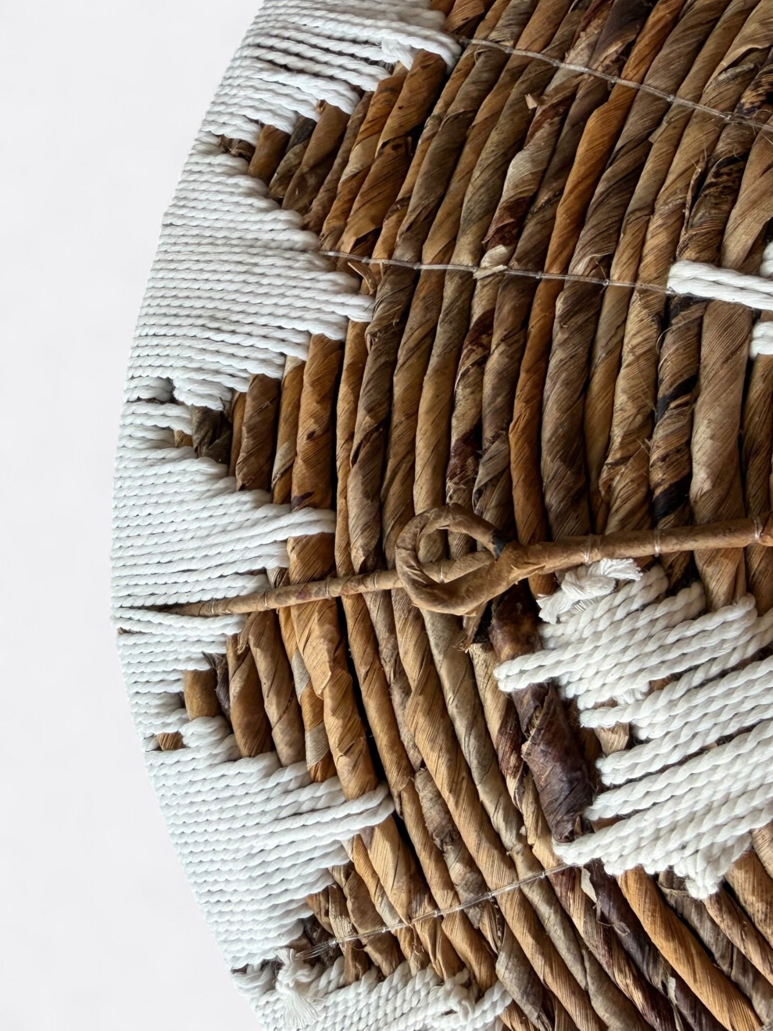 Set de 3 assiettes murales en bananier et macramé