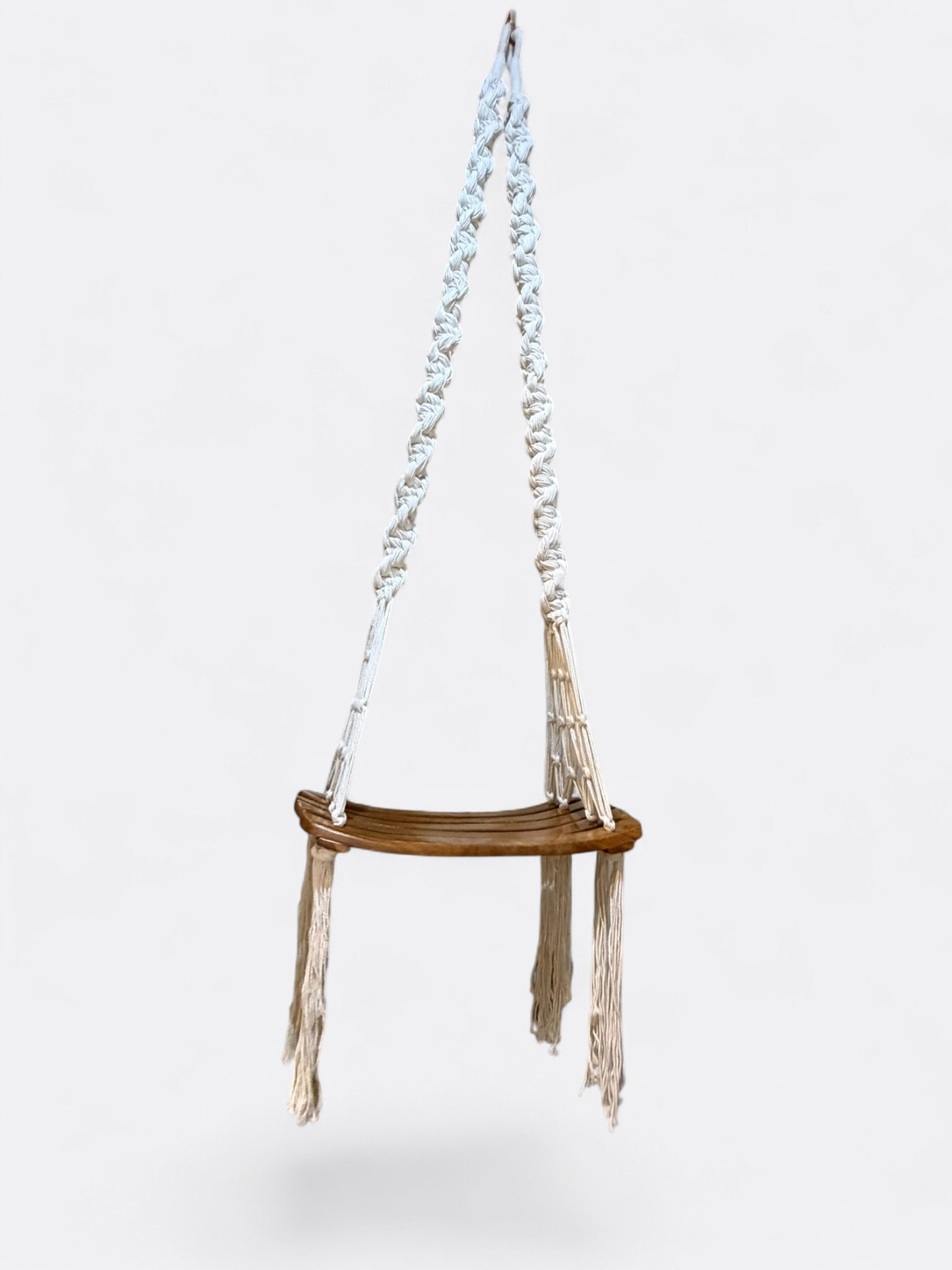 Balançoire en macramé avec assise en teck – Sawa