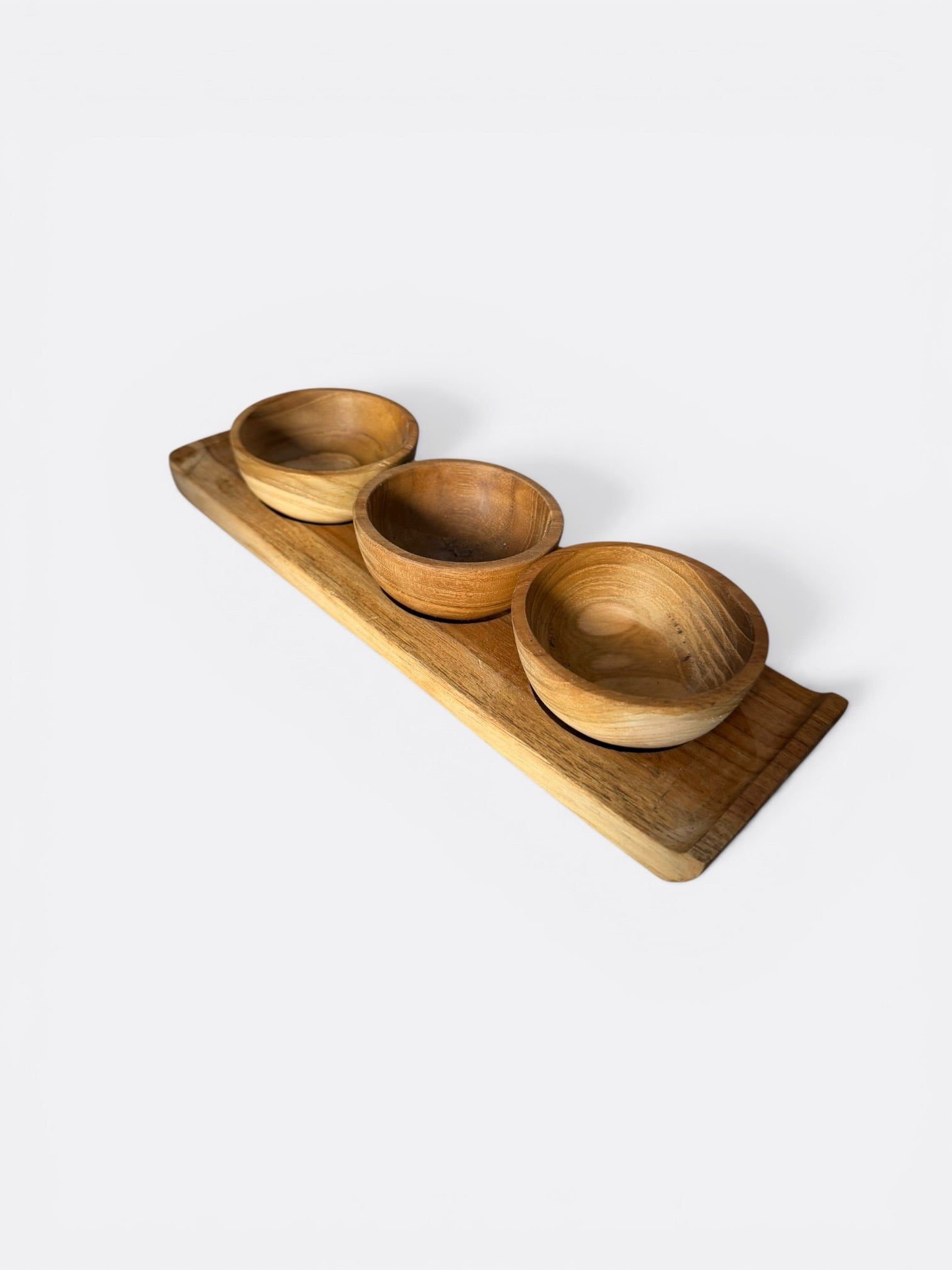 Planche à condiments en teck avec 3 mini-bols assortis
