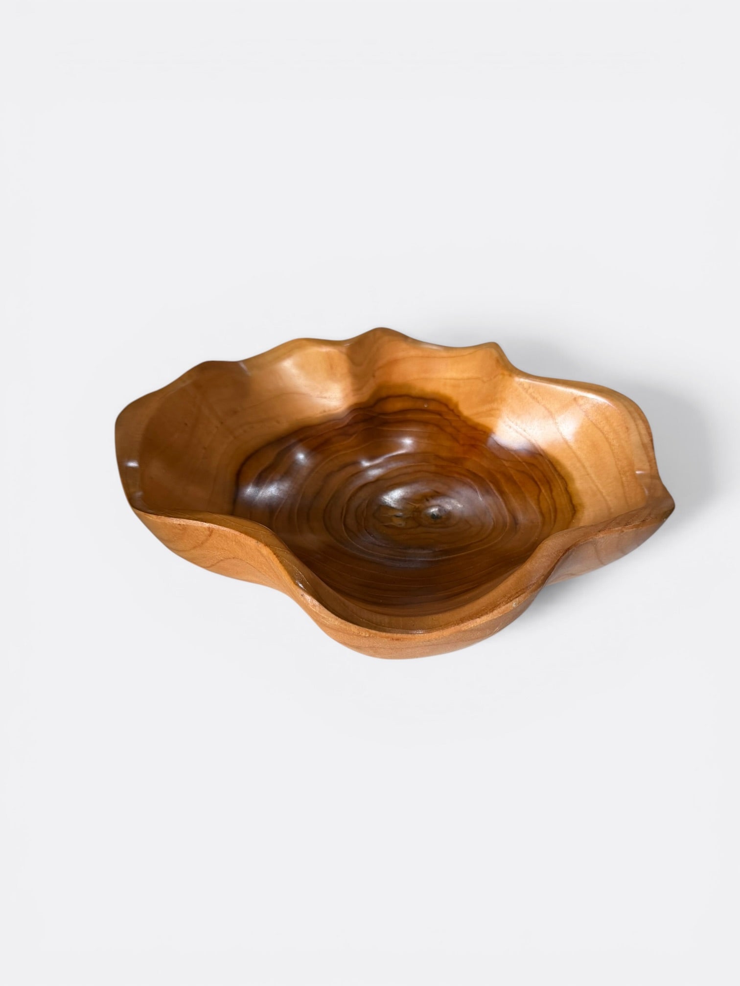 Coupe asymétrique artisanale en bois de teck