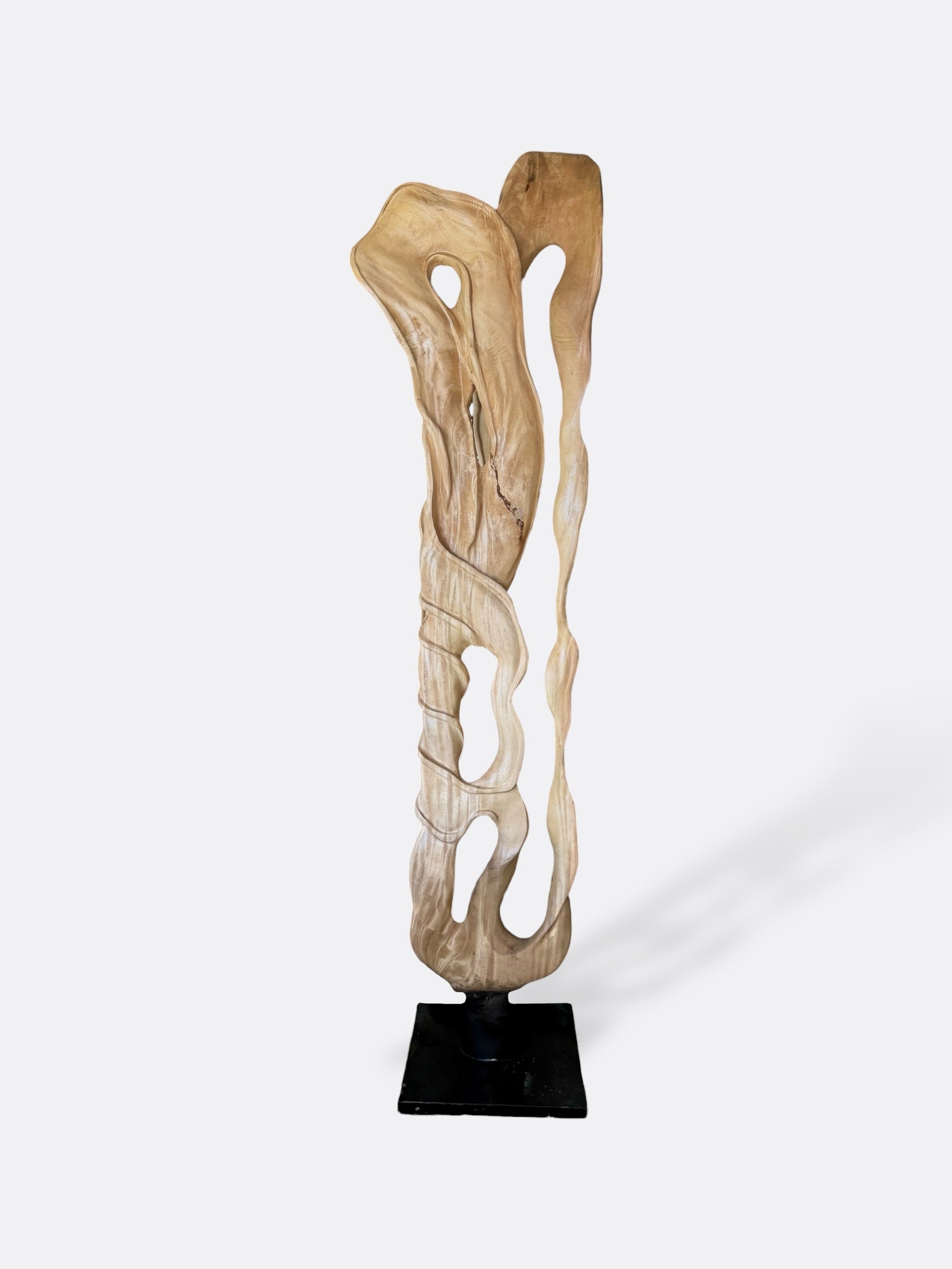 Sculpture organique Algha en teck massif, vue d'ensemble