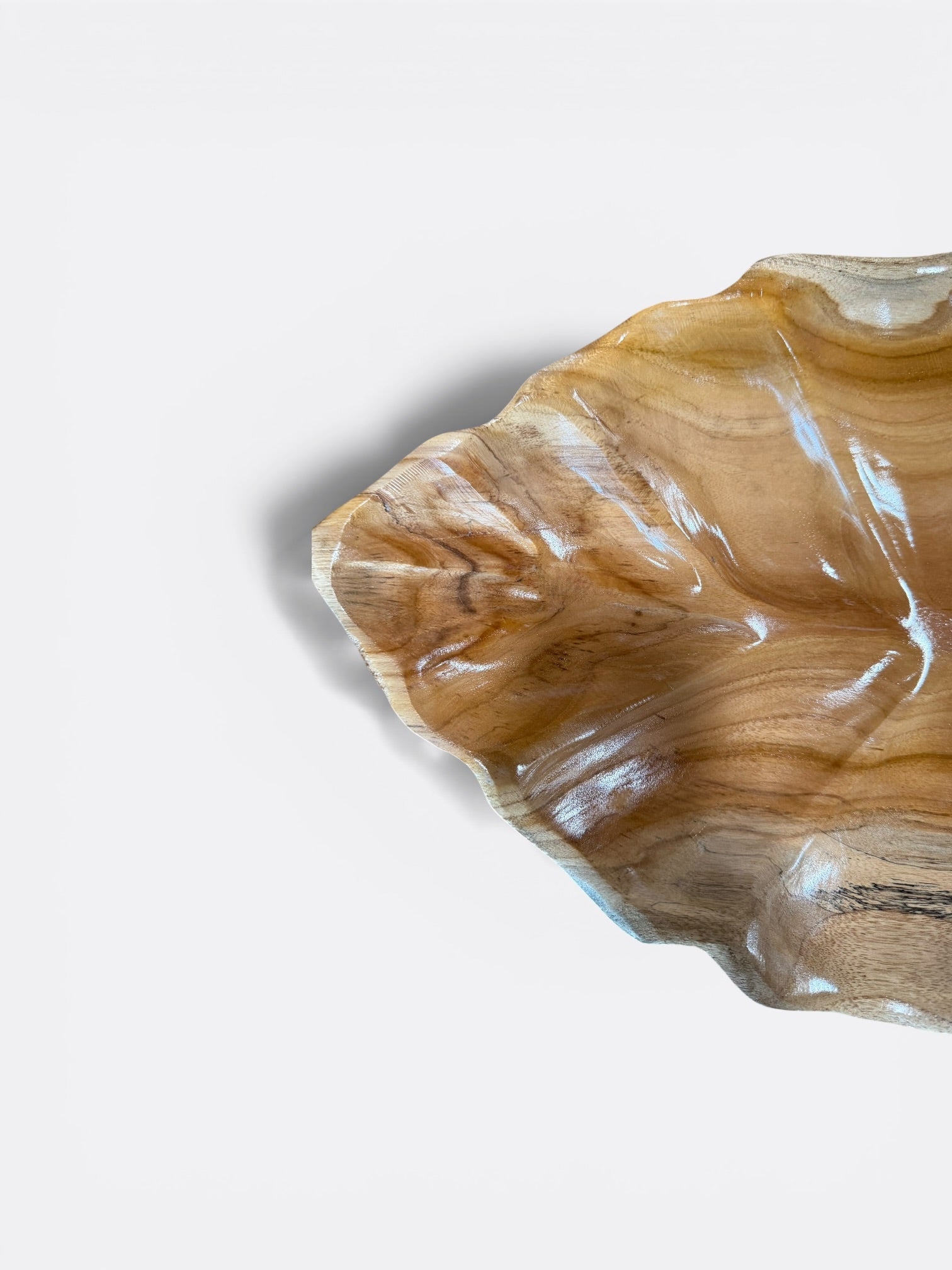 Grande coupe en bois de teck en forme de feuille