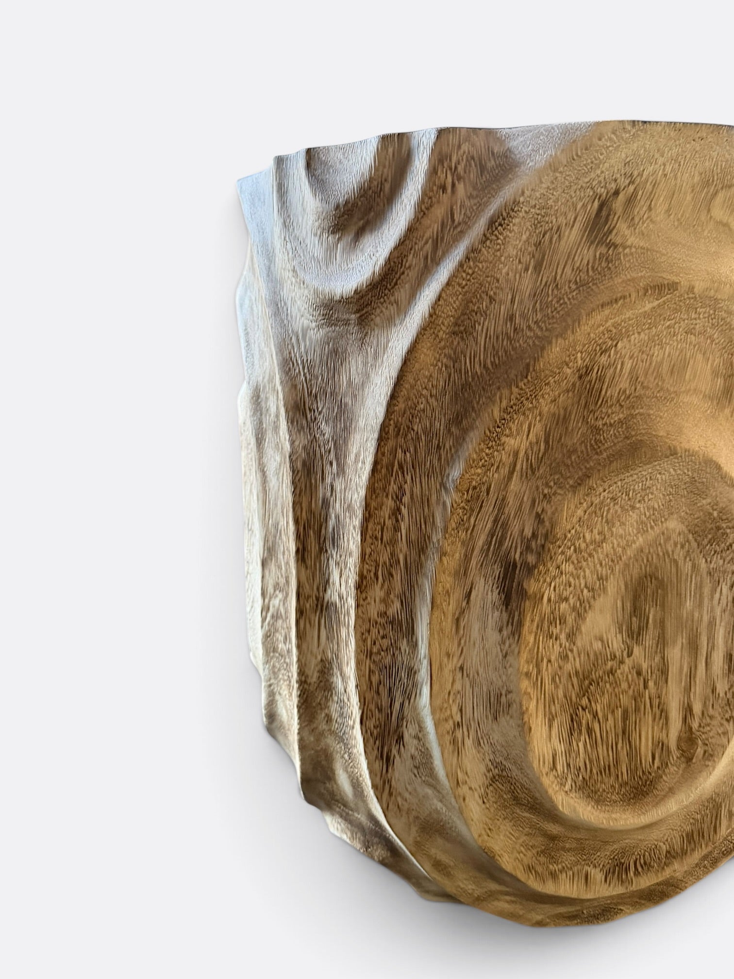 Pot sculptural Atho finition beige, détail des motifs circulaires