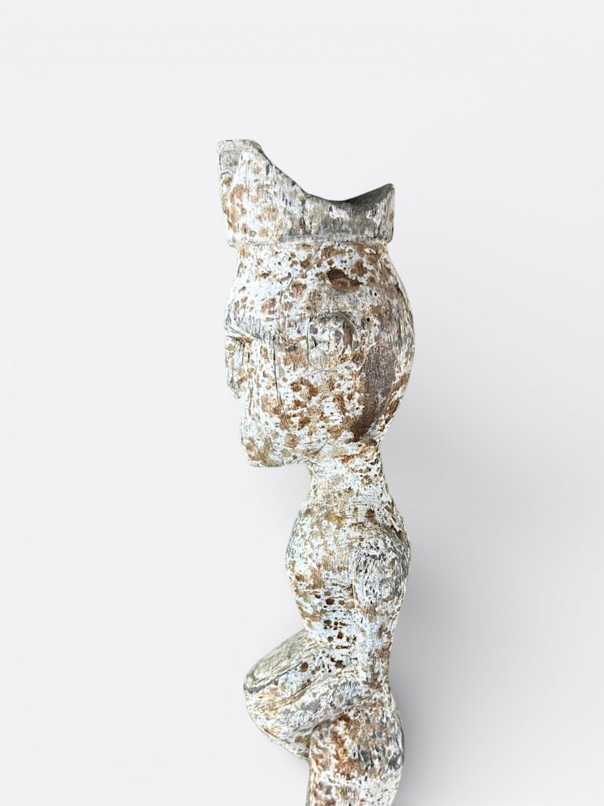 Totem sculpté en bois de Suar – Raja gendang