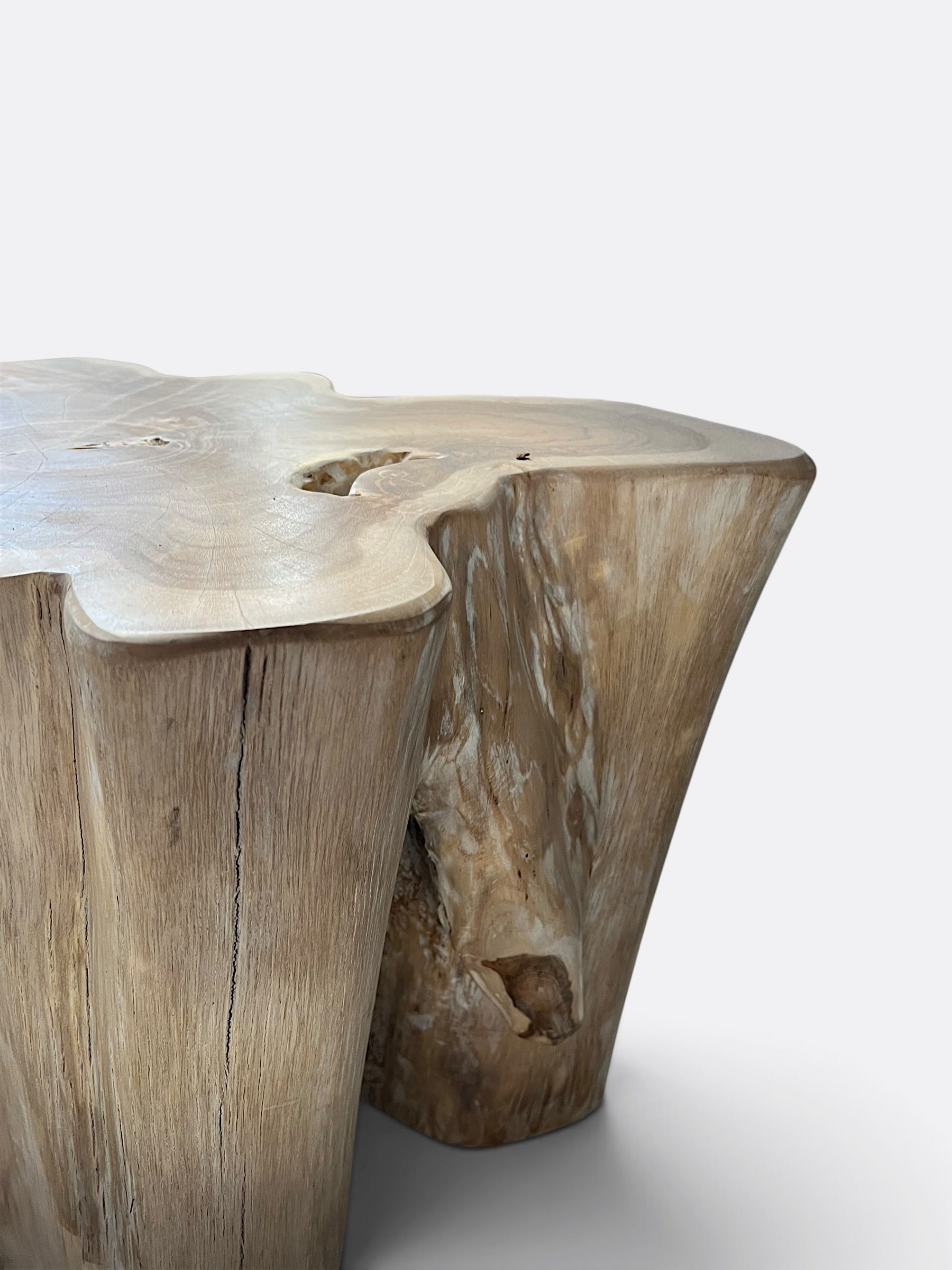 Table basse brute en Bois de Suar - Magda