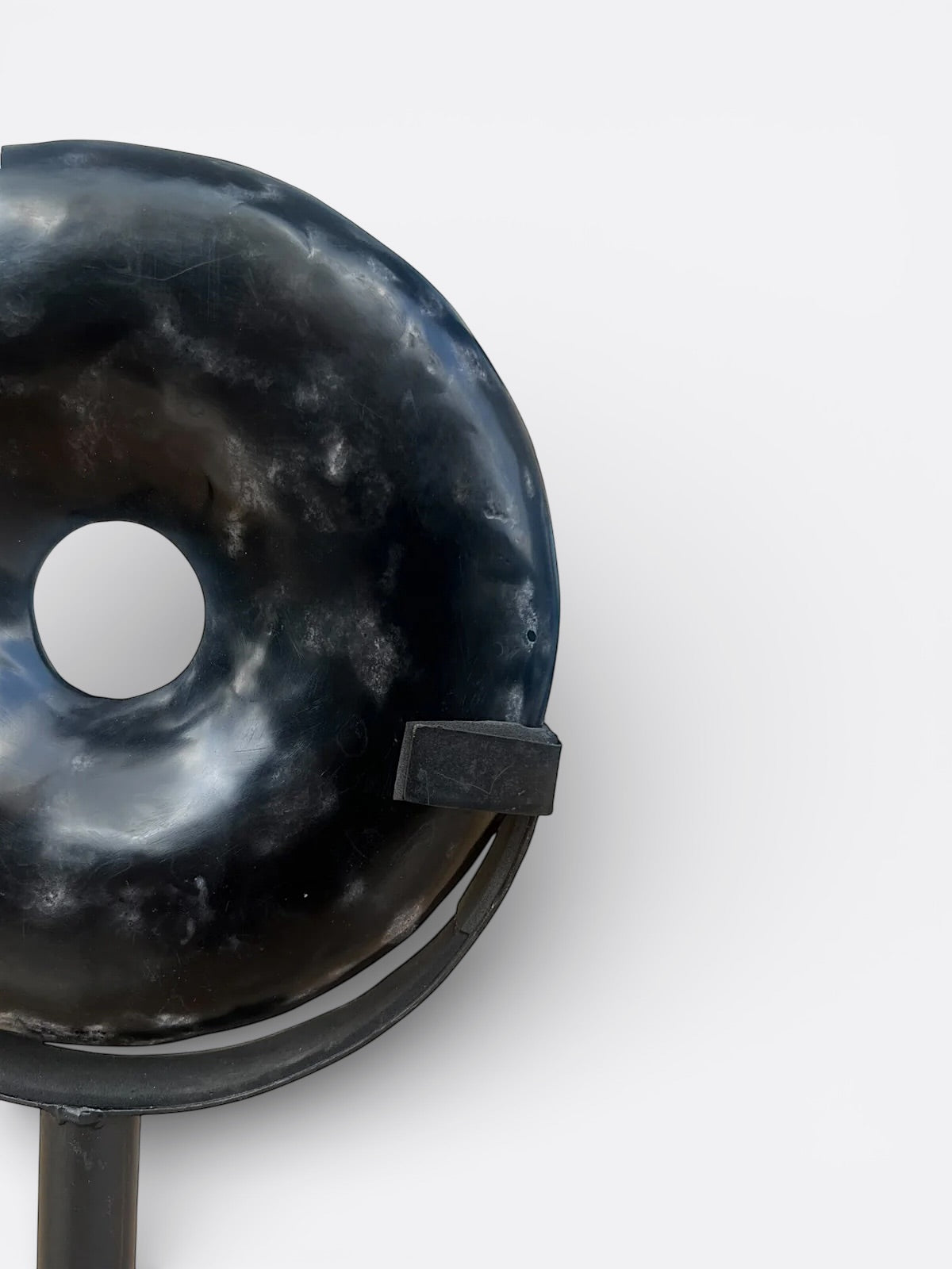 Grande sculpture en corail sur socle métal – Coraya Noir XL