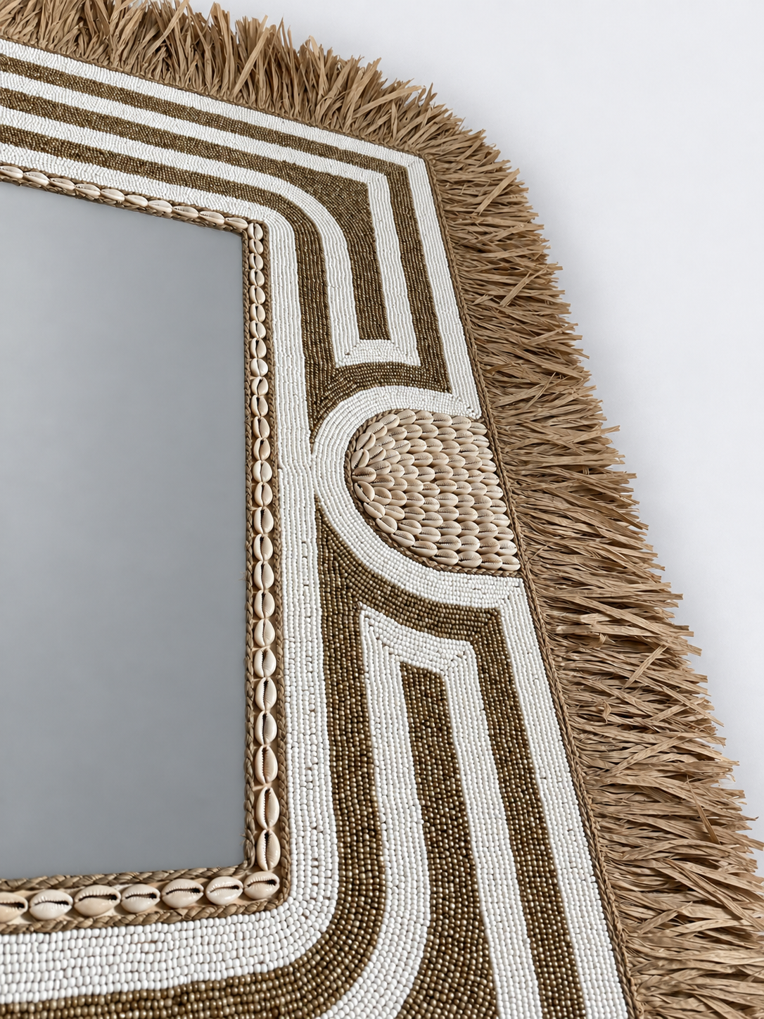 Miroir Tulum XL - vue rapprochée des perles et coquillages