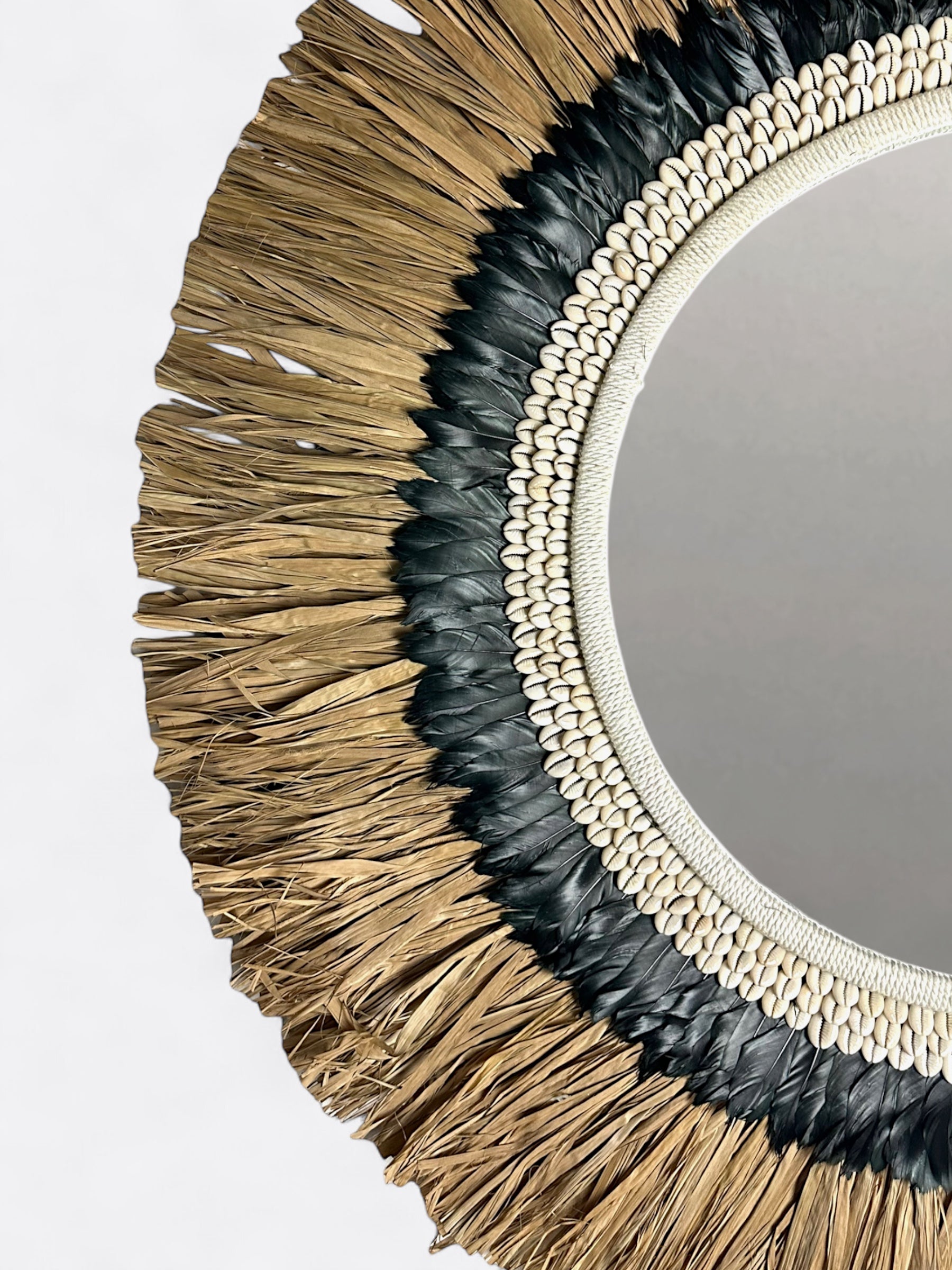 Miroir artisanal rond en plume et raphia - Bowi