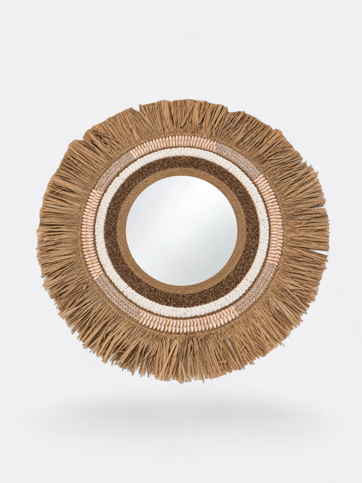 Miroir rond artisanal en raphia, perles et coquillages Mara