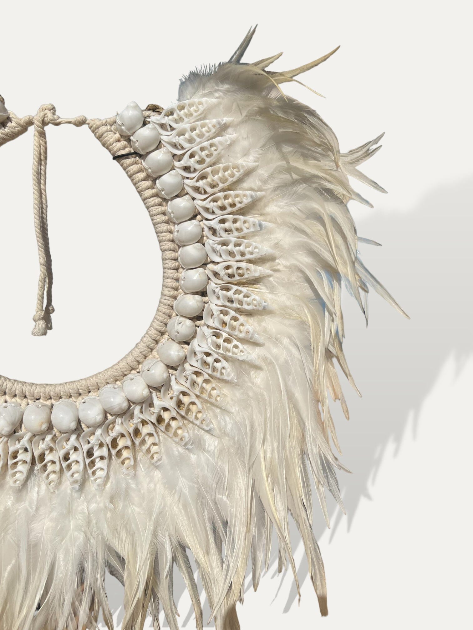 Collier en plumes et coquillages - Glory Cokoha 