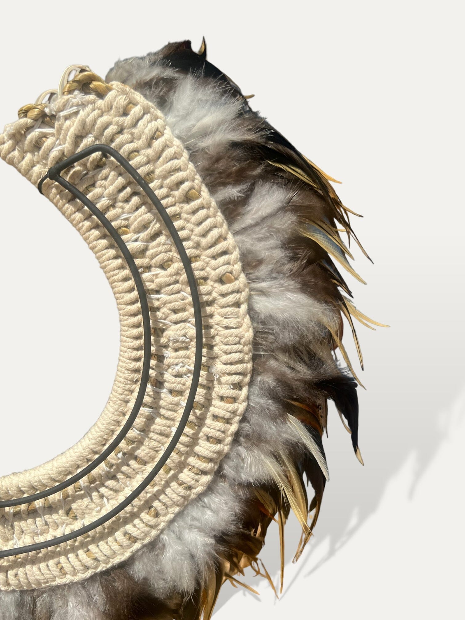 Collier en plumes et coquillages - Amara Cokoha 