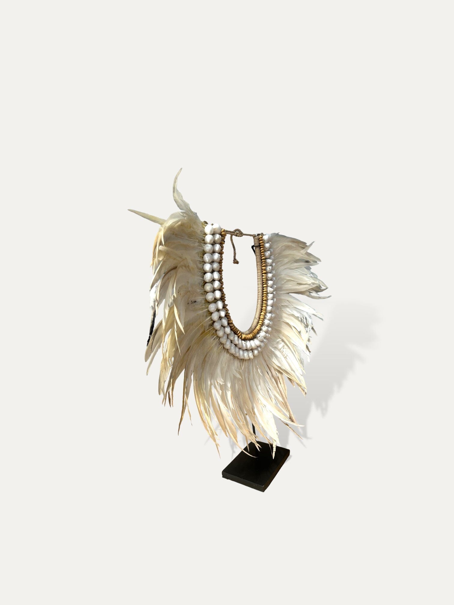 Collier en plumes et coquillages - Thais COKOHA 