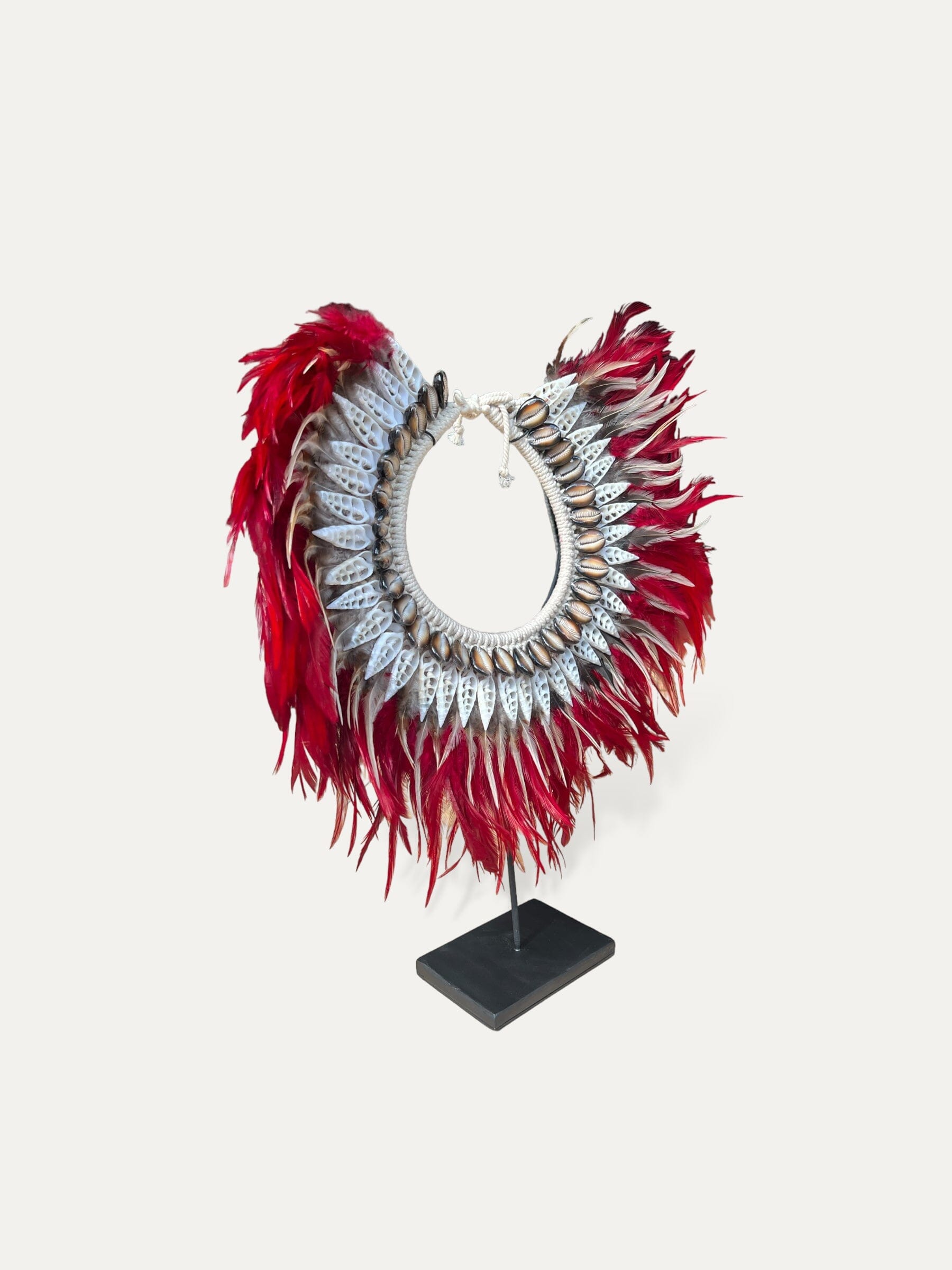 Collier en plumes rouges et coquillages - Scarlet Cokoha 