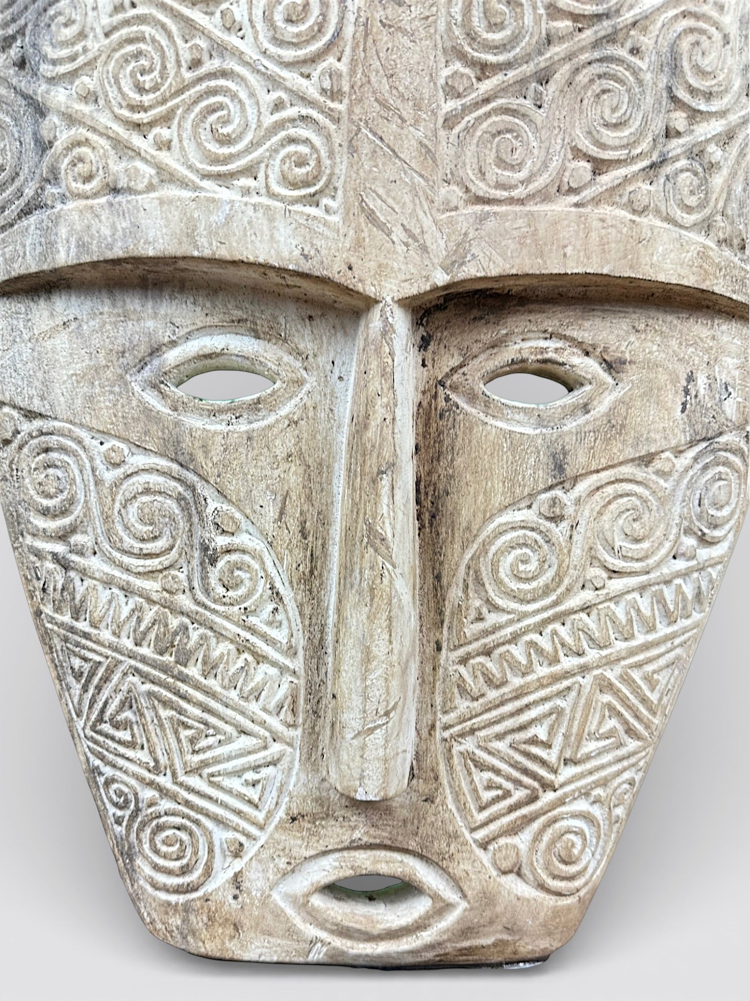 Sculpture artisanale en bois de Suar – Surya