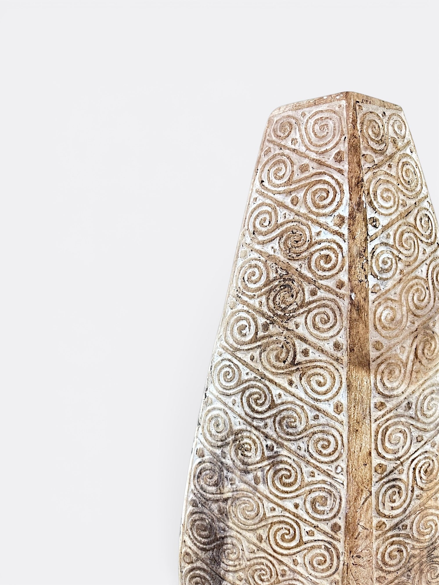 Sculpture artisanale en bois de Suar – Surya