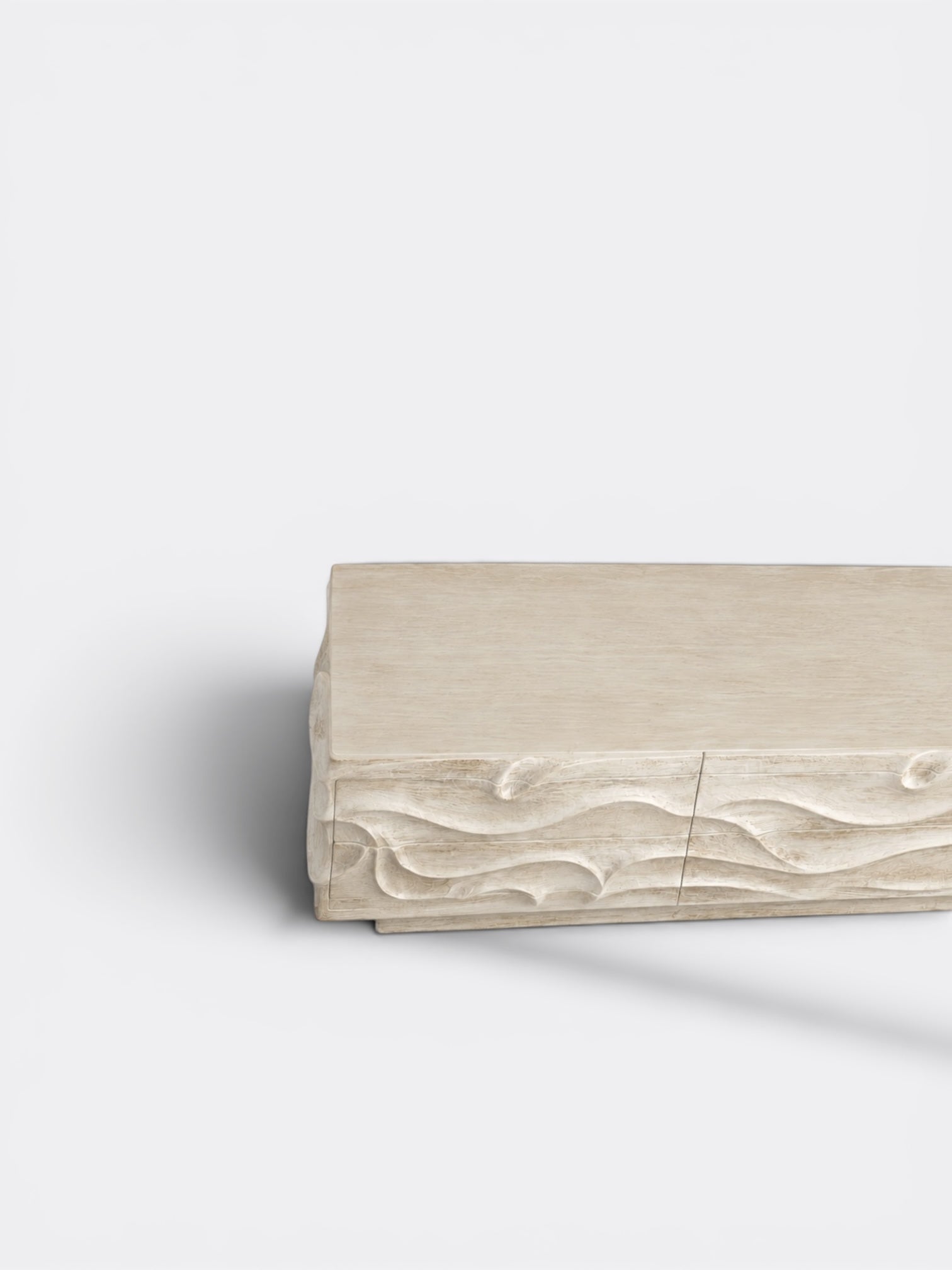 Buffet Adiah en teck blanchi, détail des tiroirs sculptés