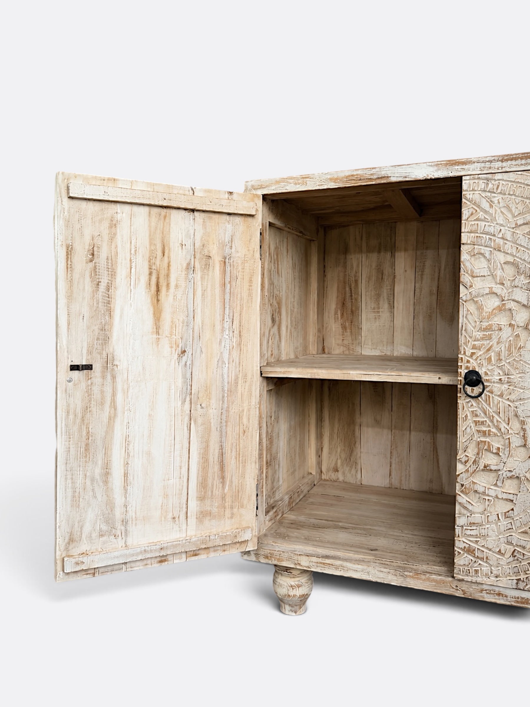 Petit buffet artisanal en teck sculpté – Amélys