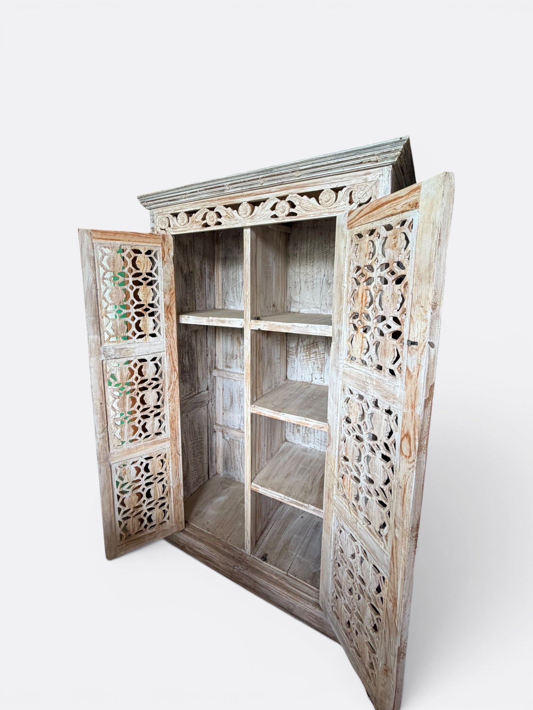 Armoire artisanale en teck blanchi – Norya