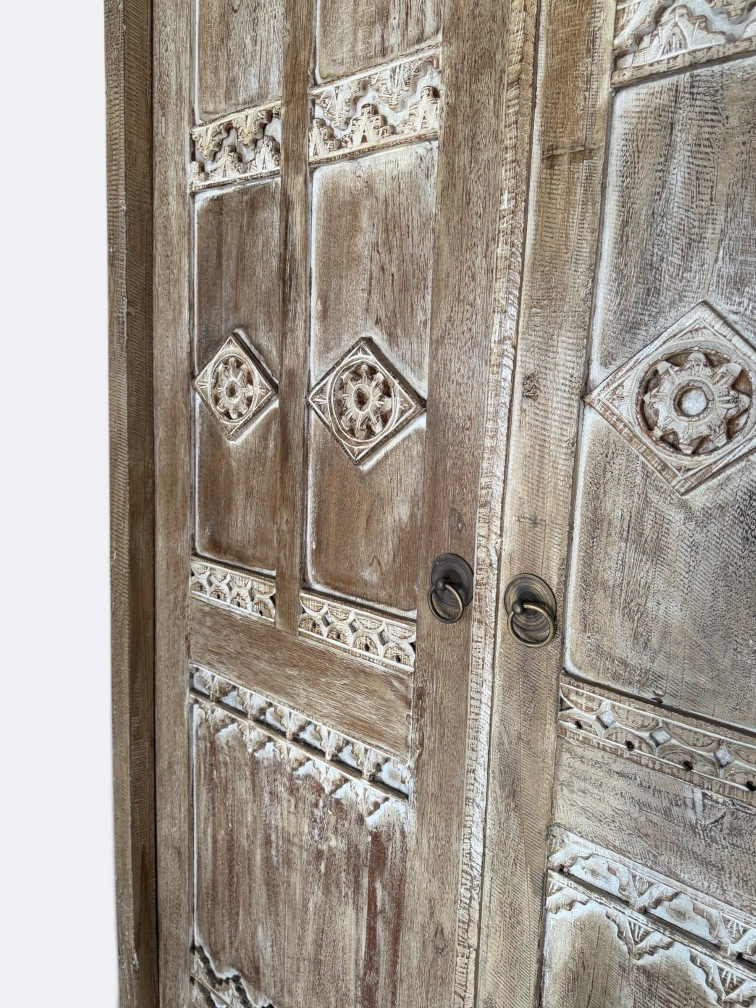 Armoire artisanale en teck blanchi – Zayana