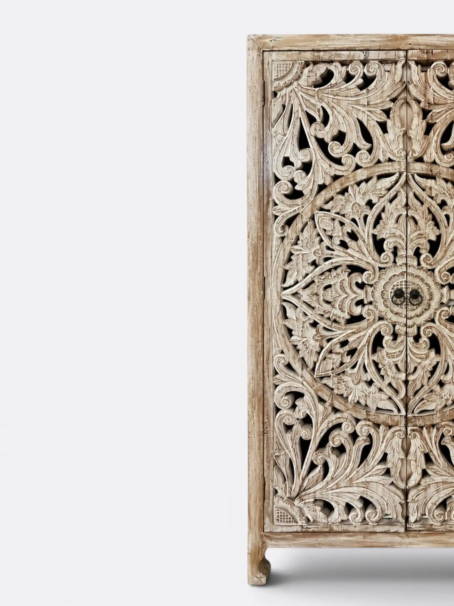 Armoire artisanale en teck sculpté – Kayi