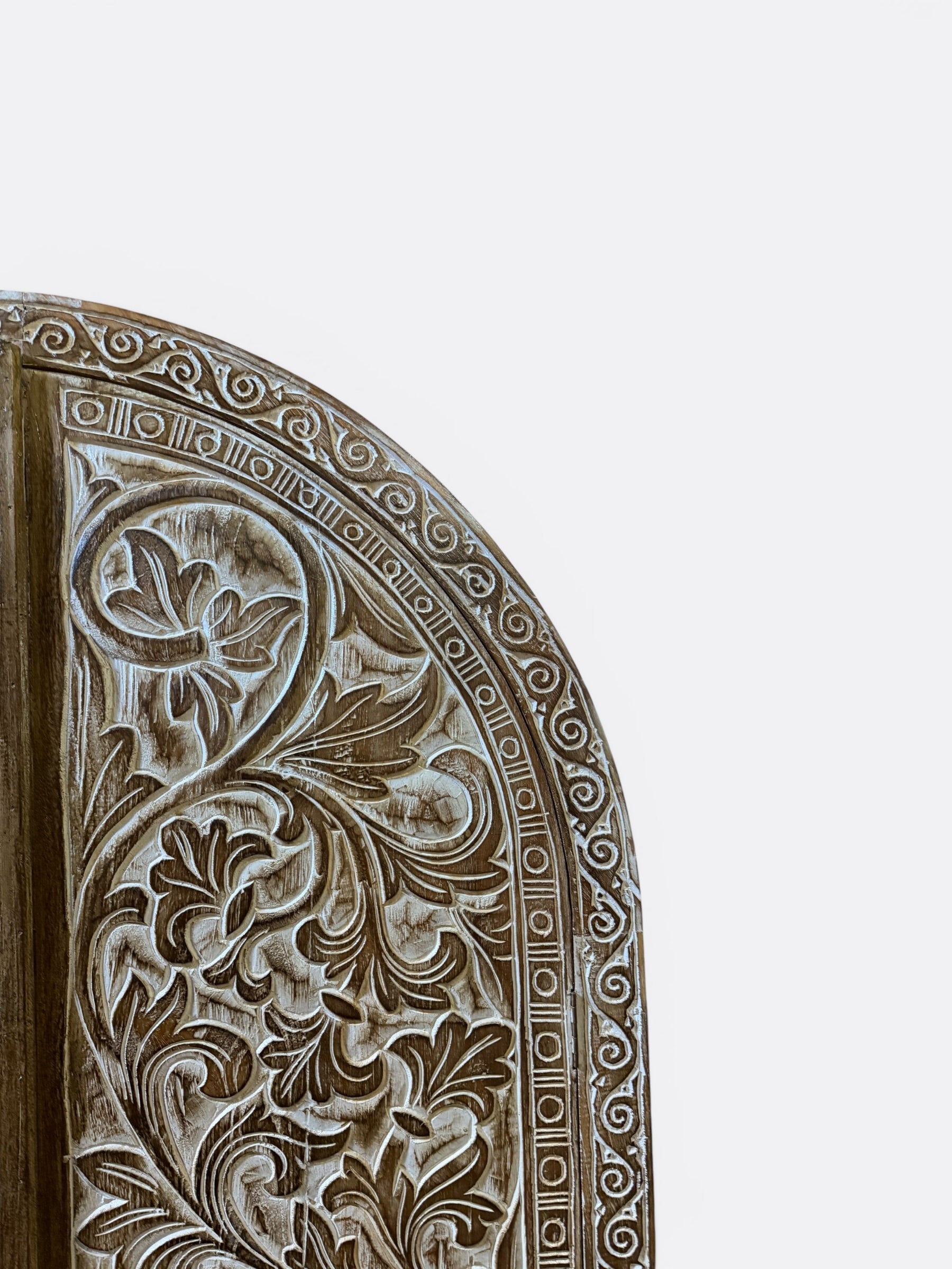 Armoire artisanale en teck sculpté – Orena