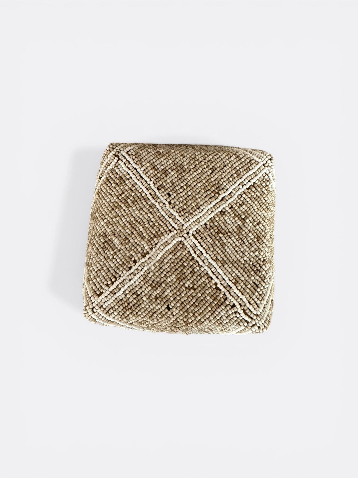 Intérieur tressé en palmier naturel de la boîte à offrande