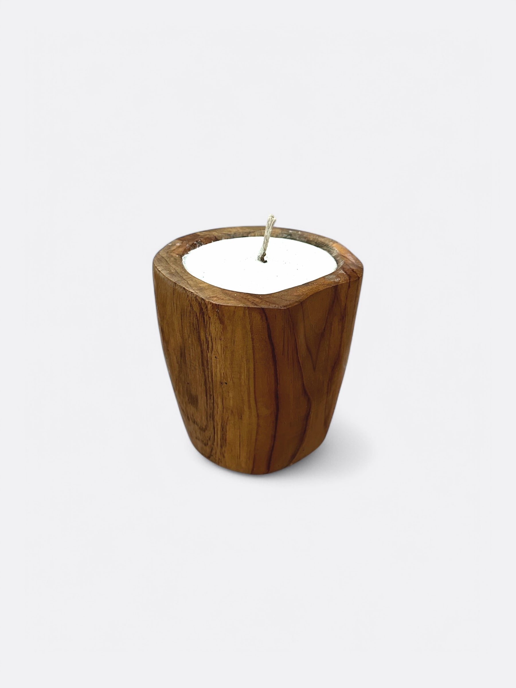 Bougie artisanale en bois de teck modèle S, vue de face