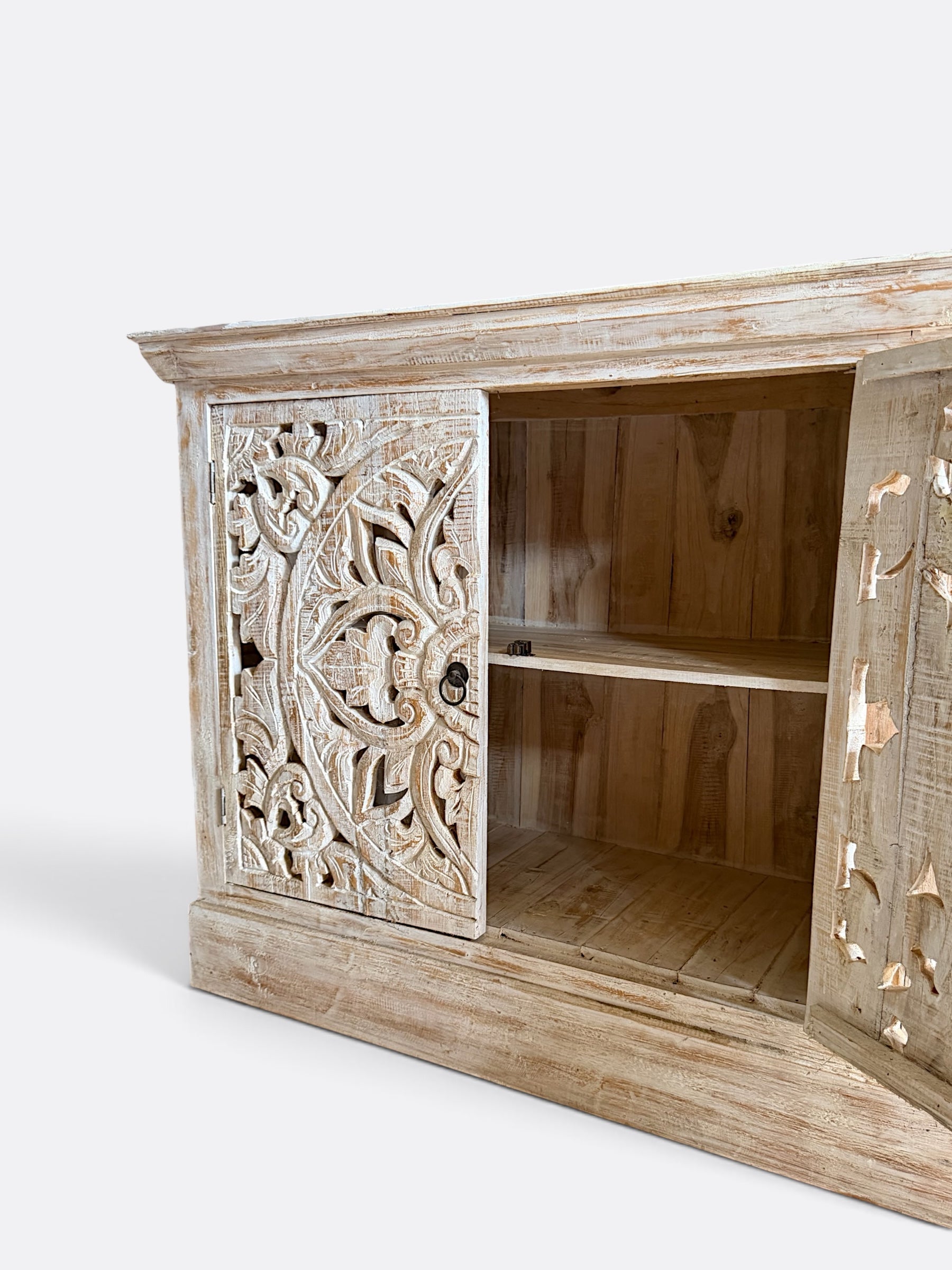 Buffet artisanal en teck sculpté – Kaelys