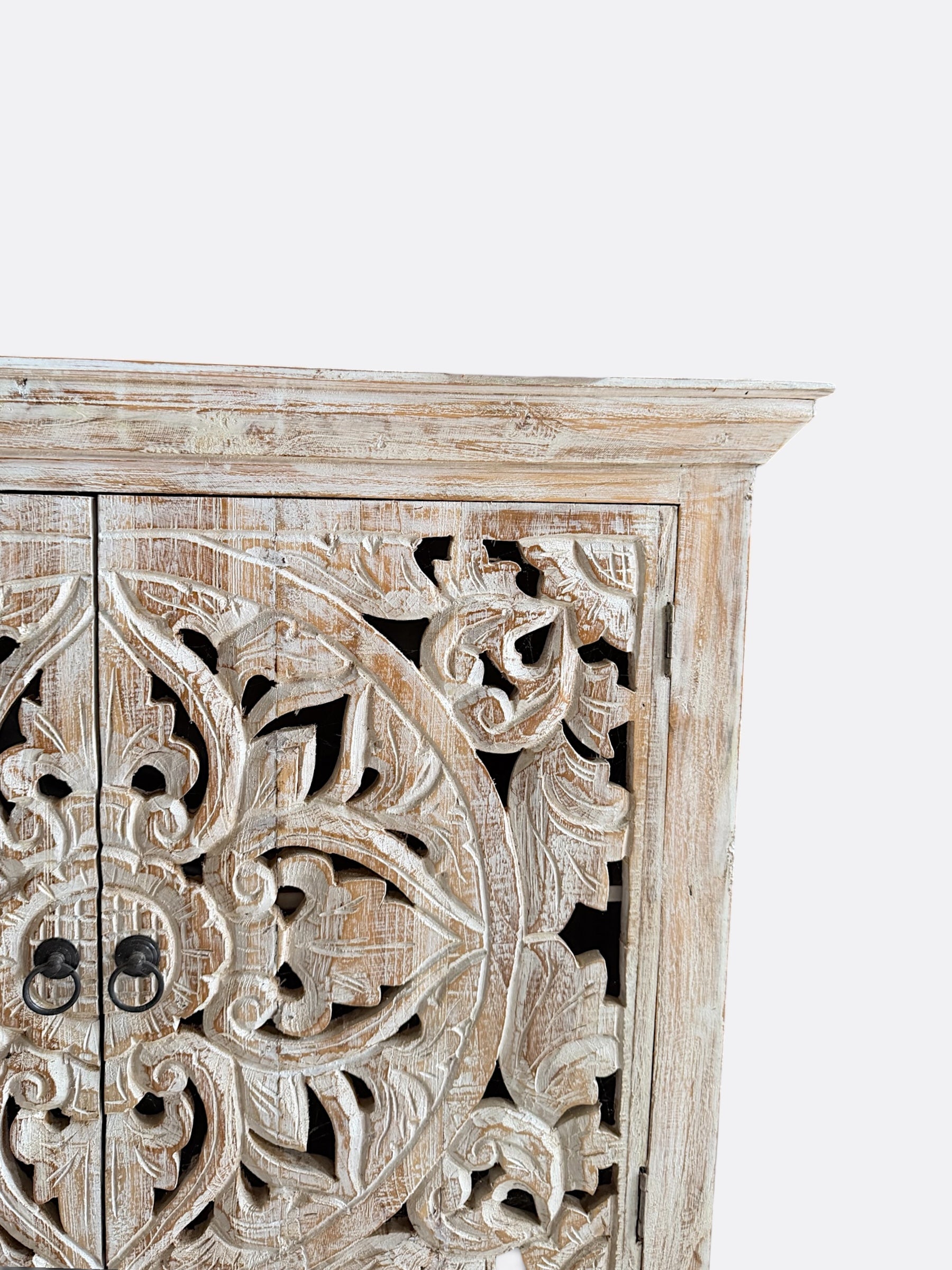 Buffet artisanal en teck sculpté – Kaelys