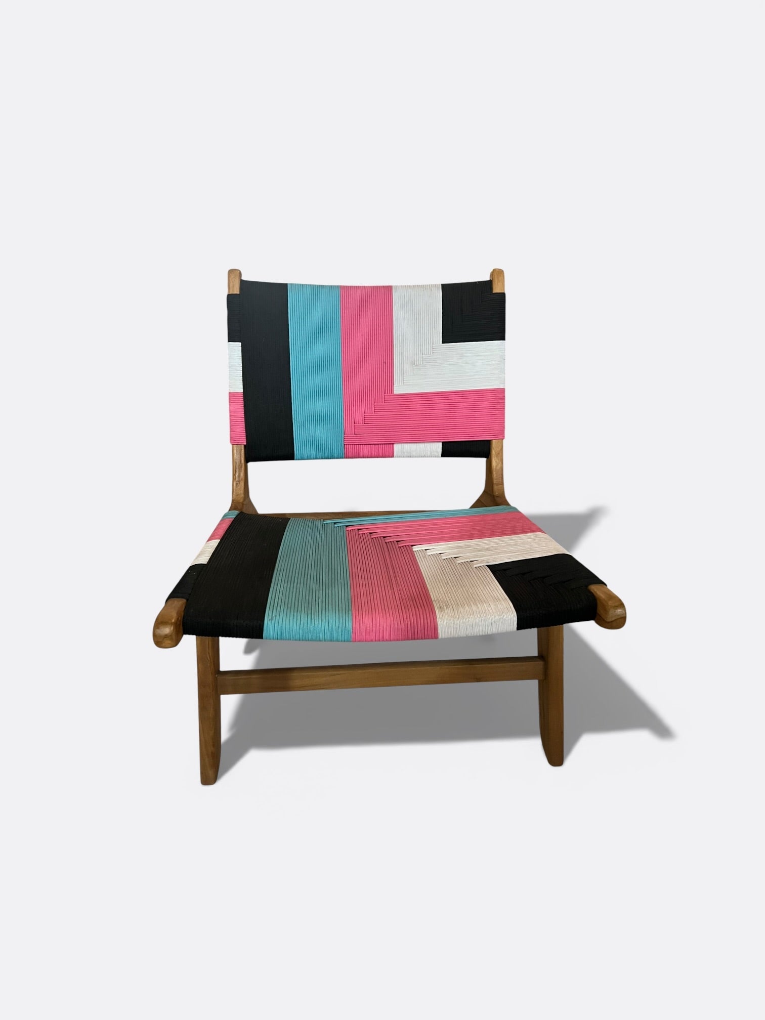 Chaise basse Sina multicolore en teck - détail du tressage de corde
