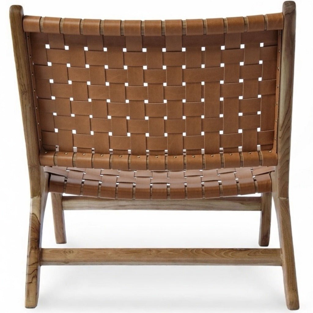 Chaise basse Sina marron en teck - détail du tressage de cuir