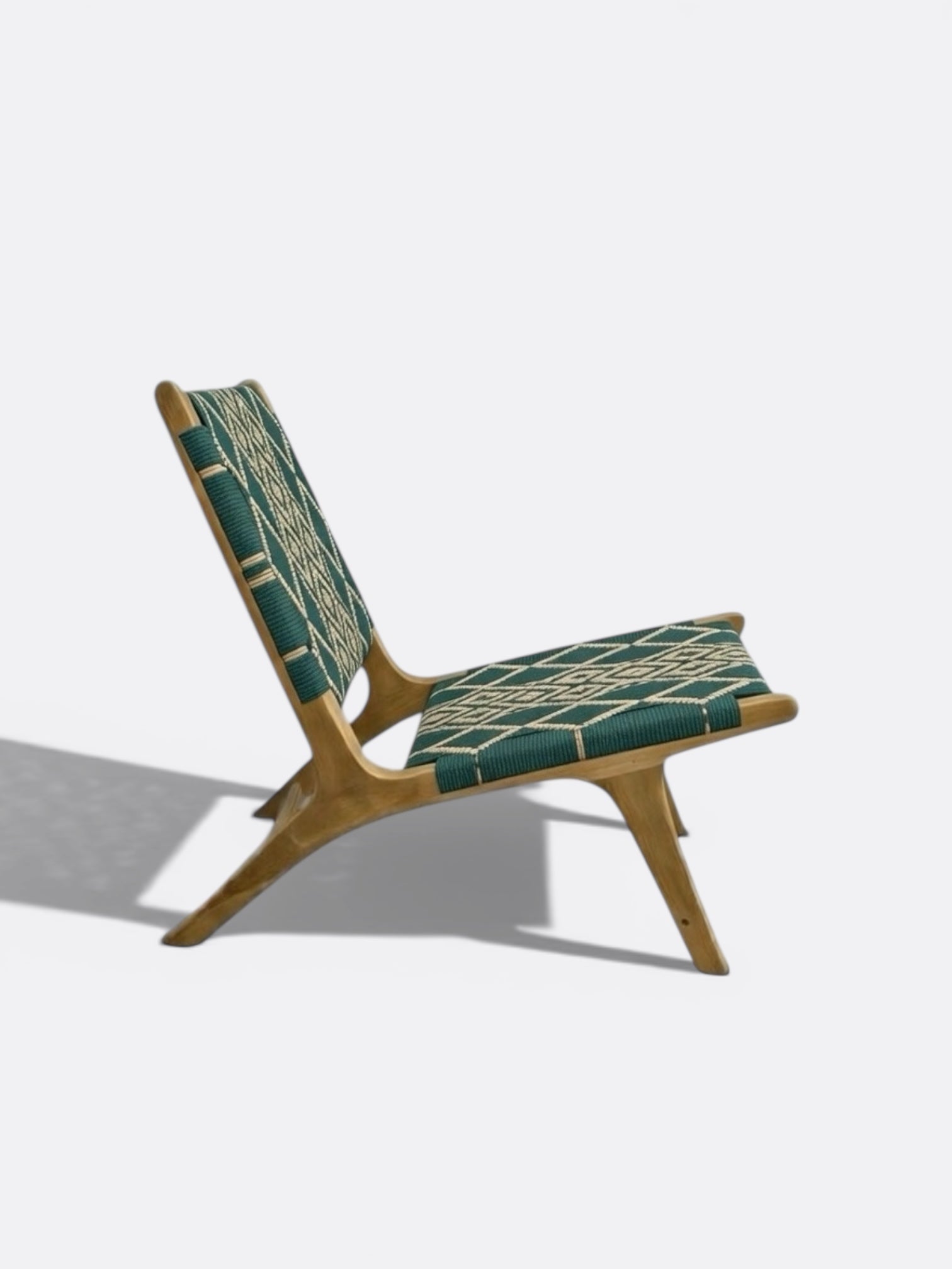 Chaise basse Sina aztèque en teck artisanale de Bali