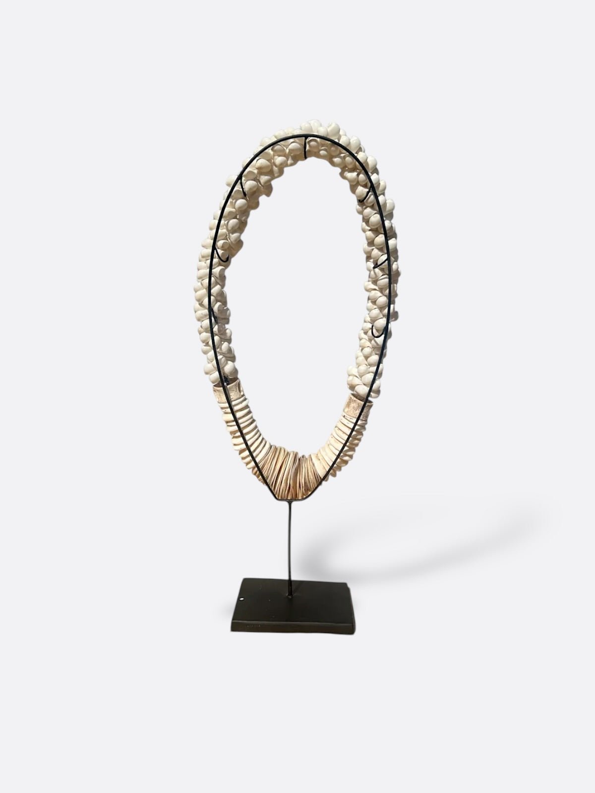 Collier Rinjani suspendu au mur