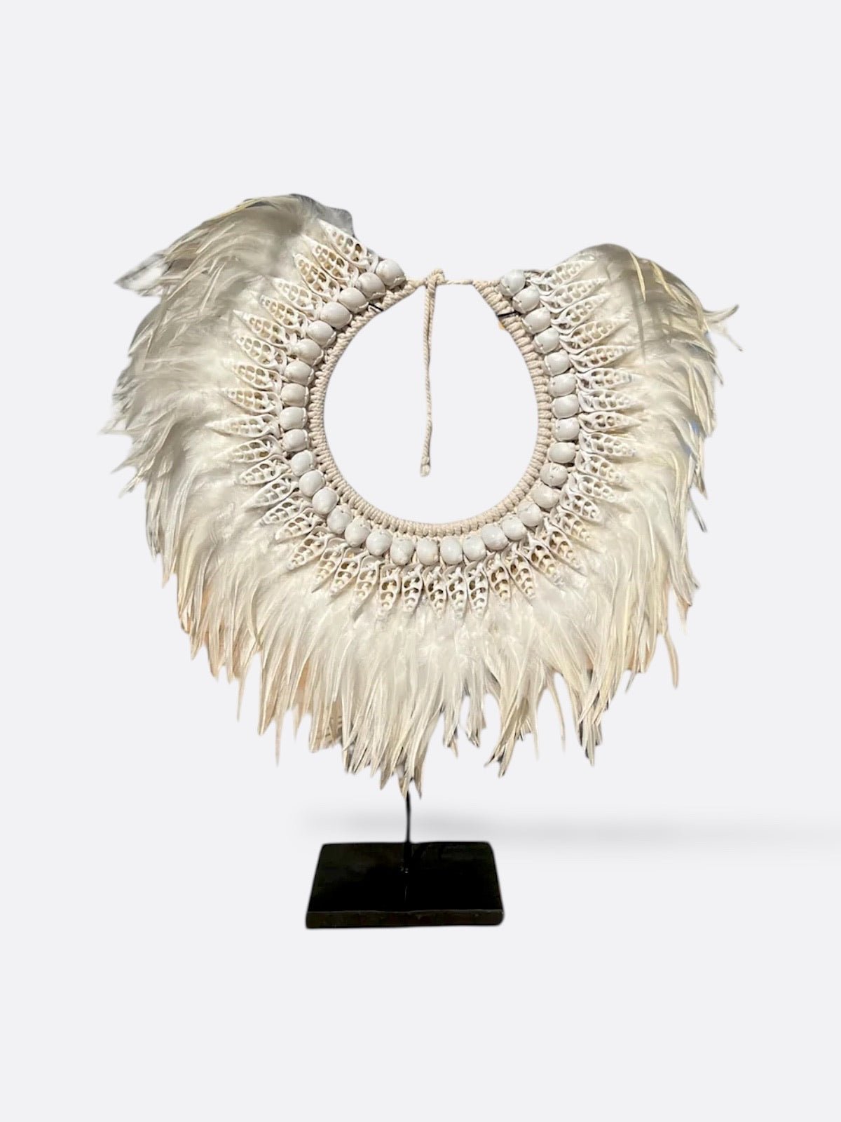 Collier décoratif en plumes et coquillages – Glory