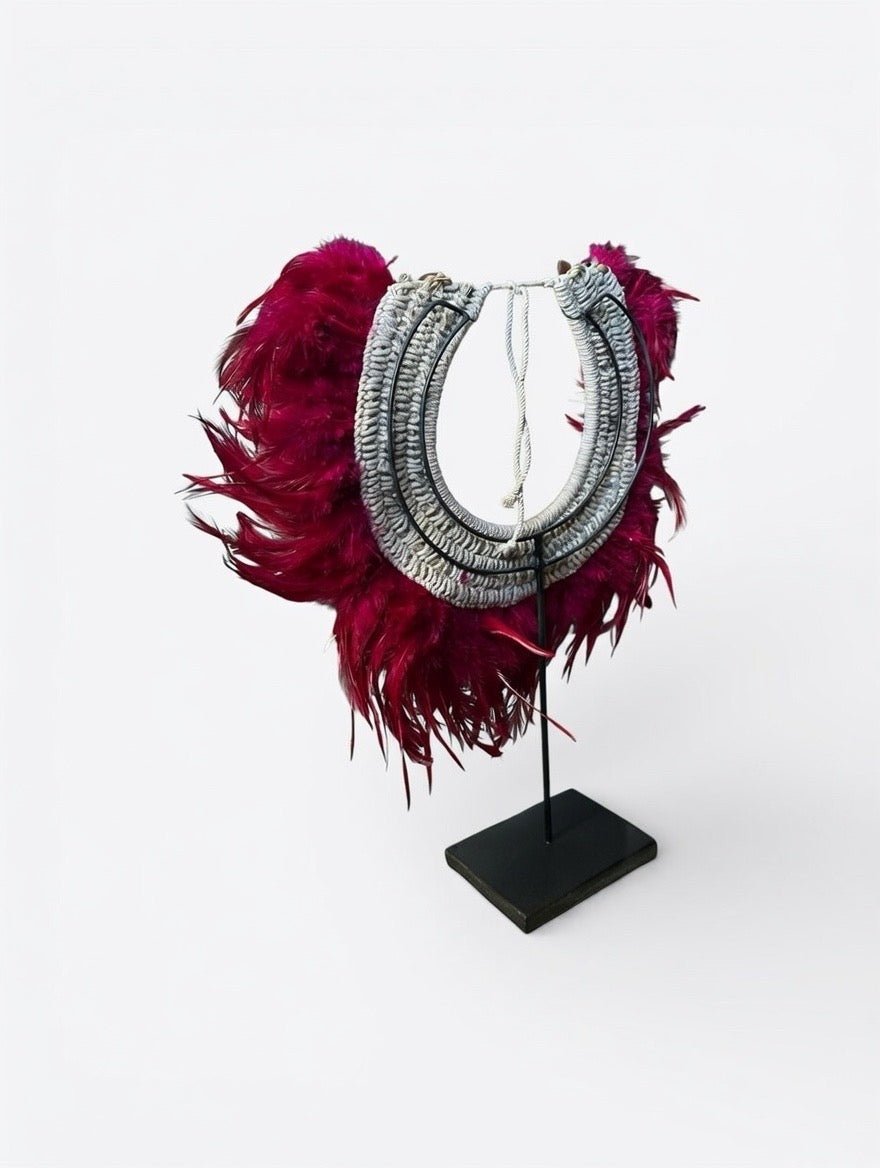 Détail du tissage en macramé du collier Scarlet