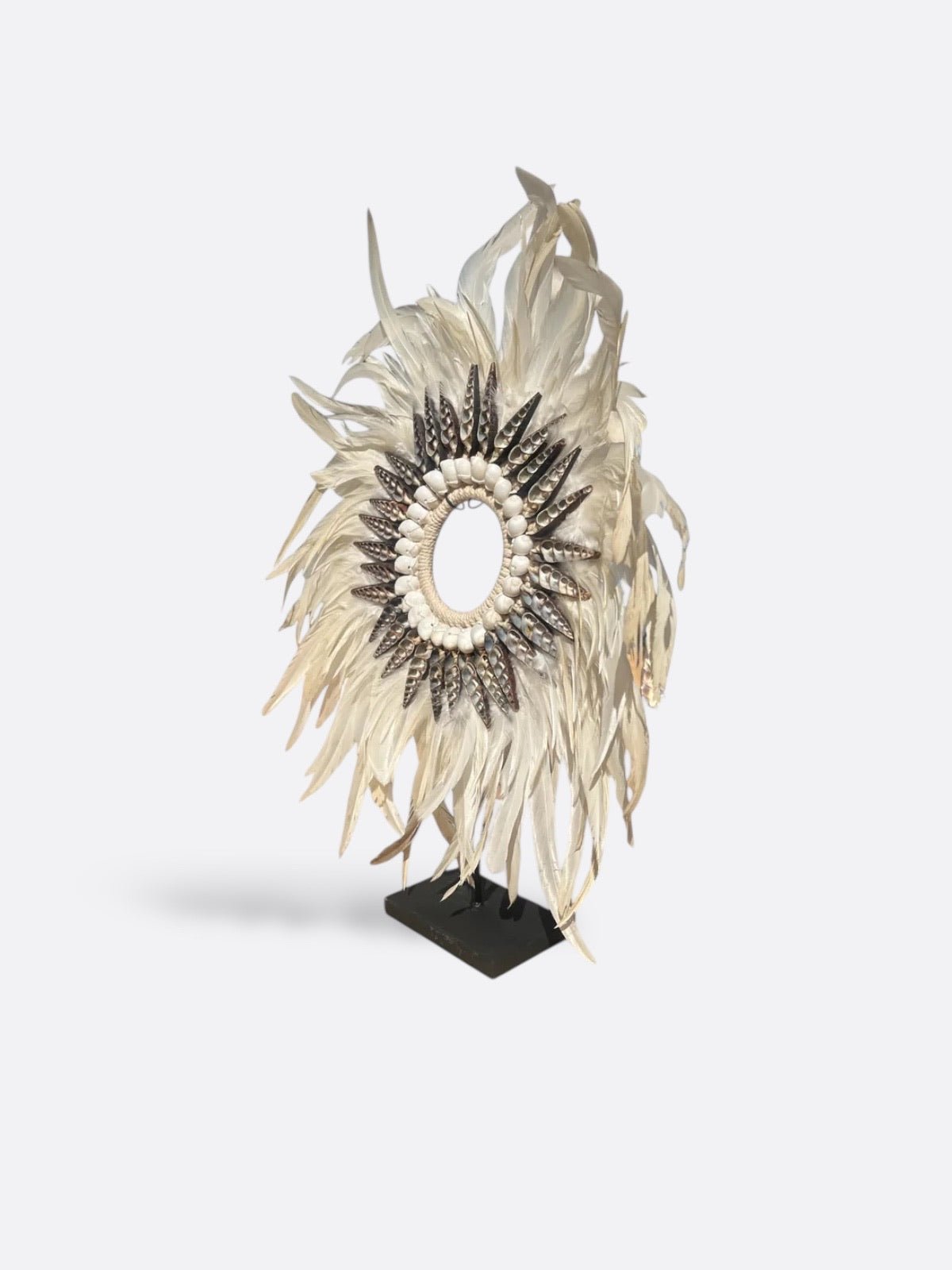 Collier décoratif en plumes et coquillages – Zéphir