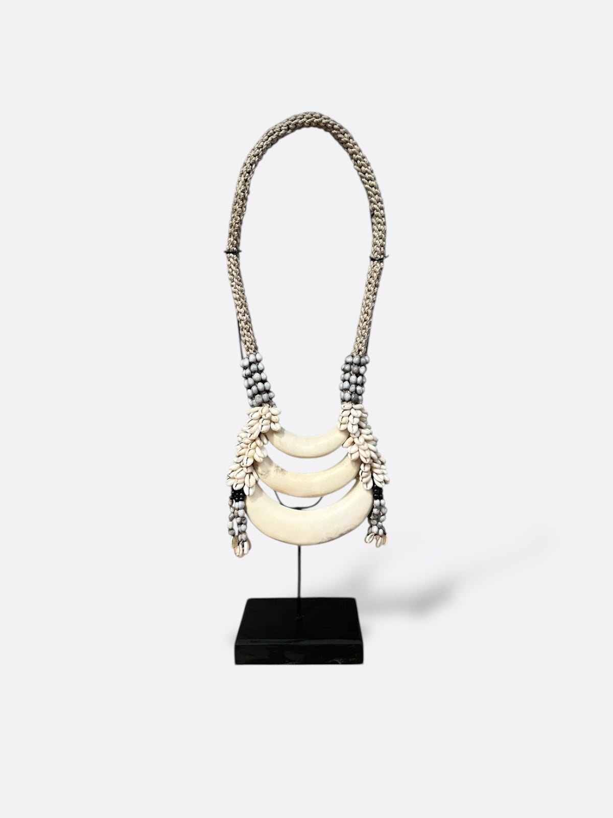 Collier en corail sur socle - Kawa