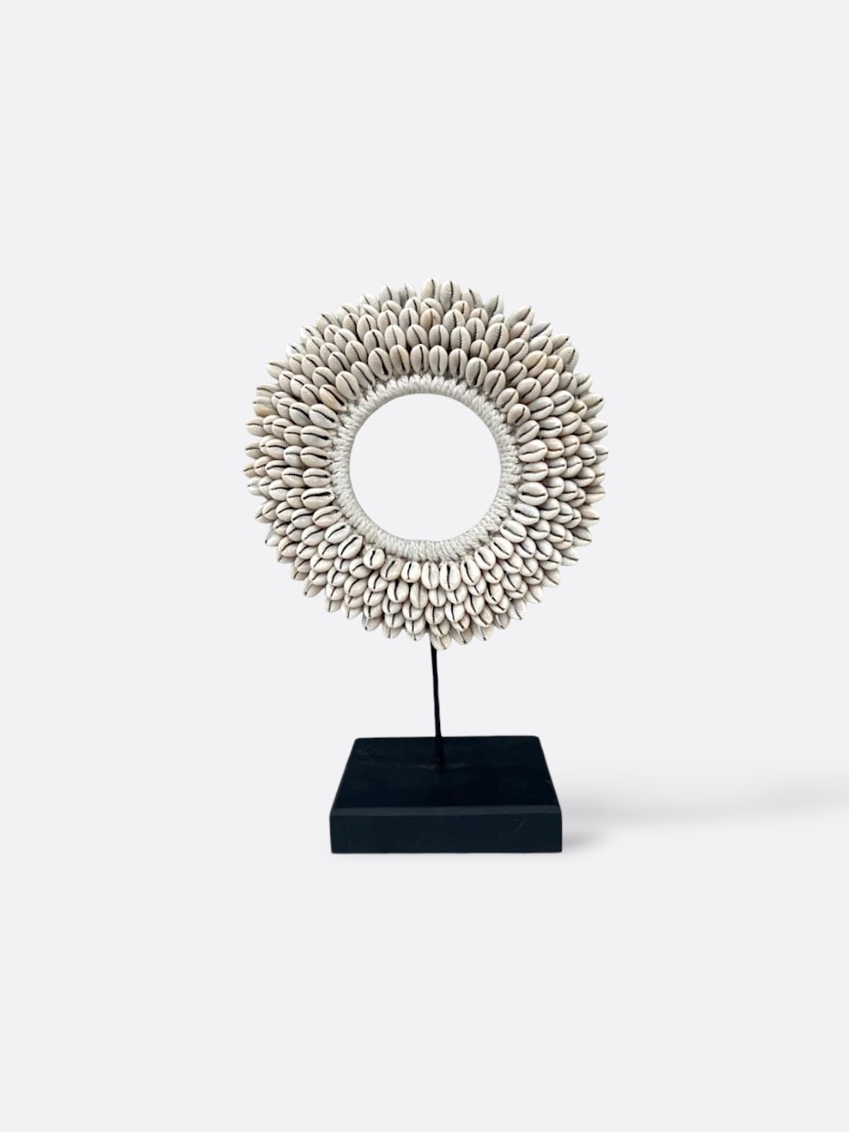 Détail du tissage en macramé du collier Nari