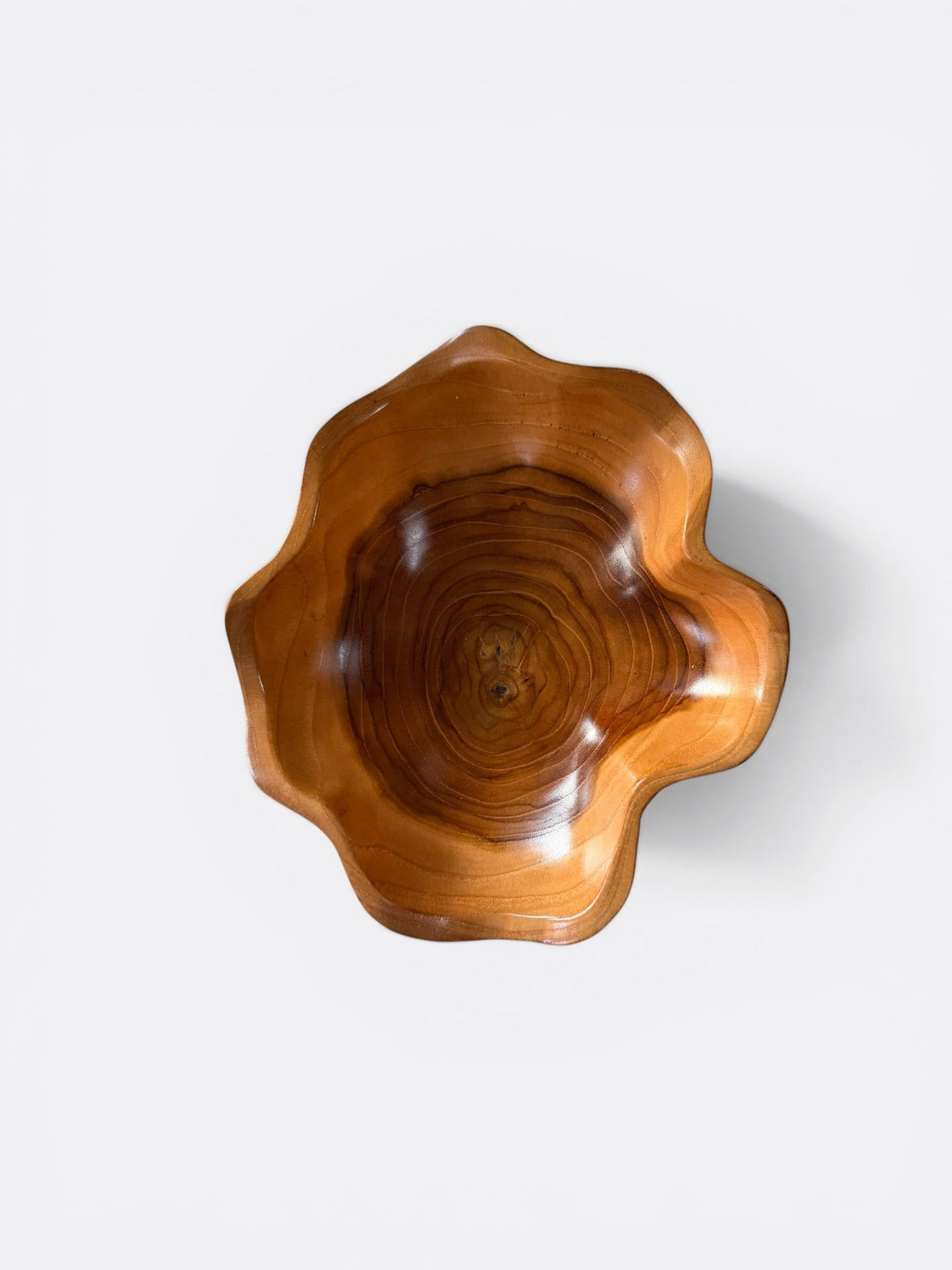 Coupe asymétrique en bois de teck, vue de face