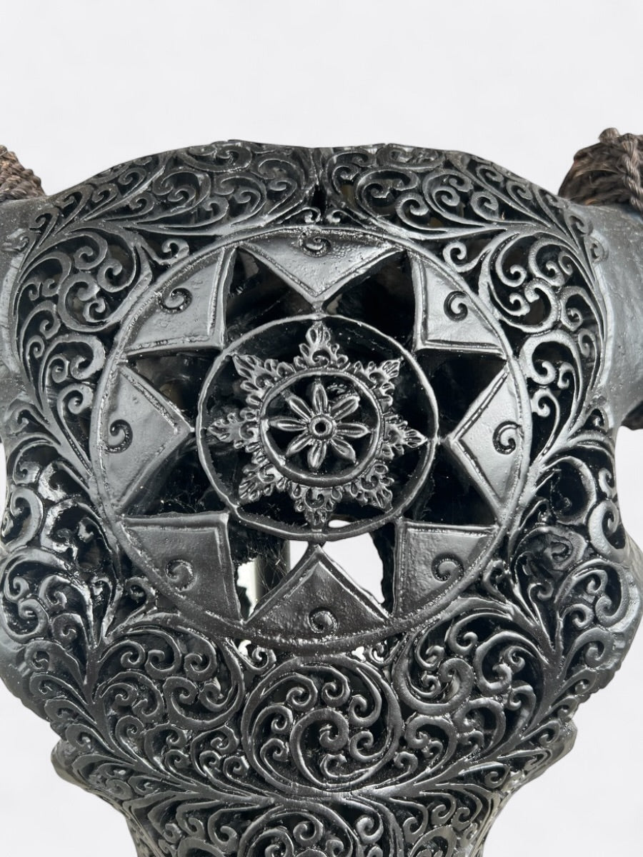 Crâne de buffle noir sculpté à la main – Stella