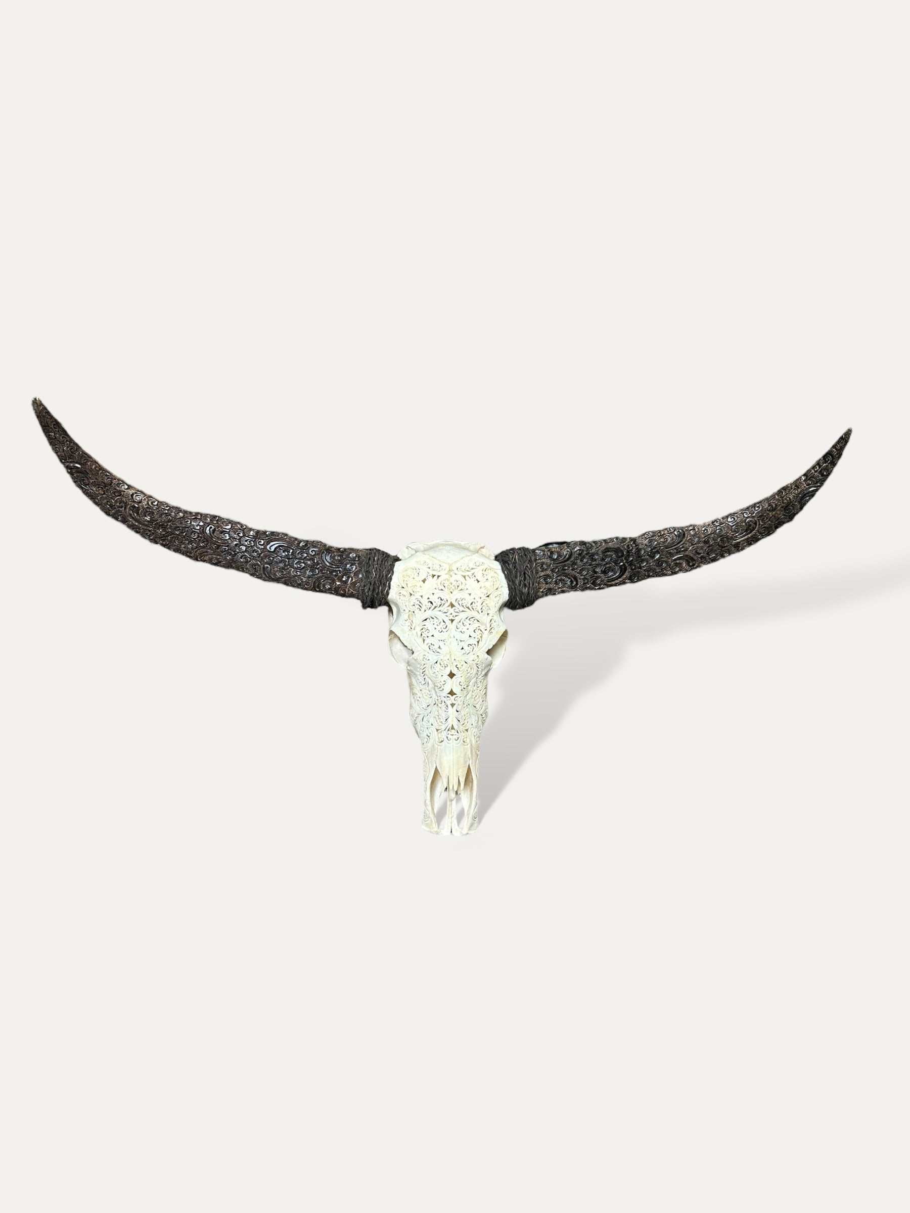 COKOHA Crâne de buffle sculpté XL - Lotus mystique